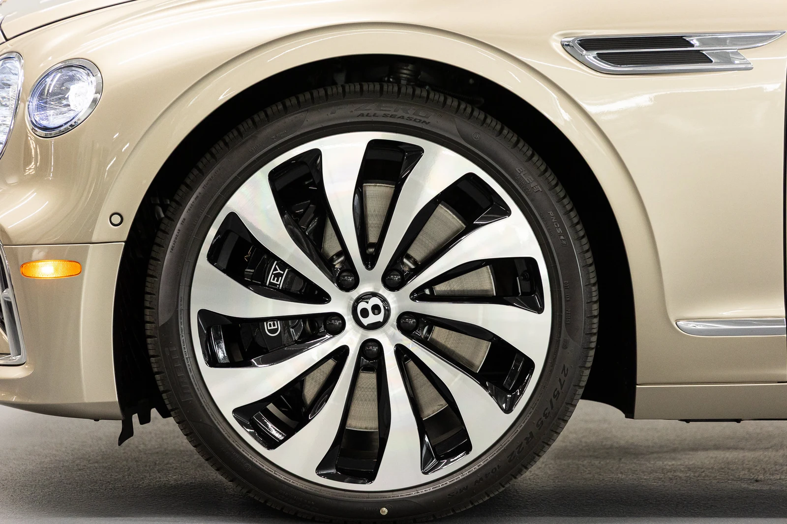 2026 Bentley Flying Spur V8 (4th Generation), 17/20