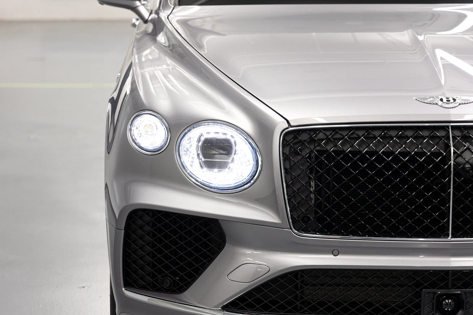 2026 Bentley Bentayga V8, 10/20