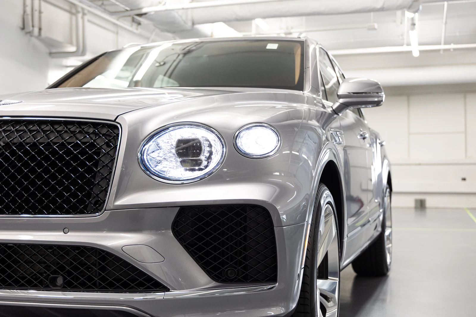 2026 Bentley Bentayga V8, 14/20