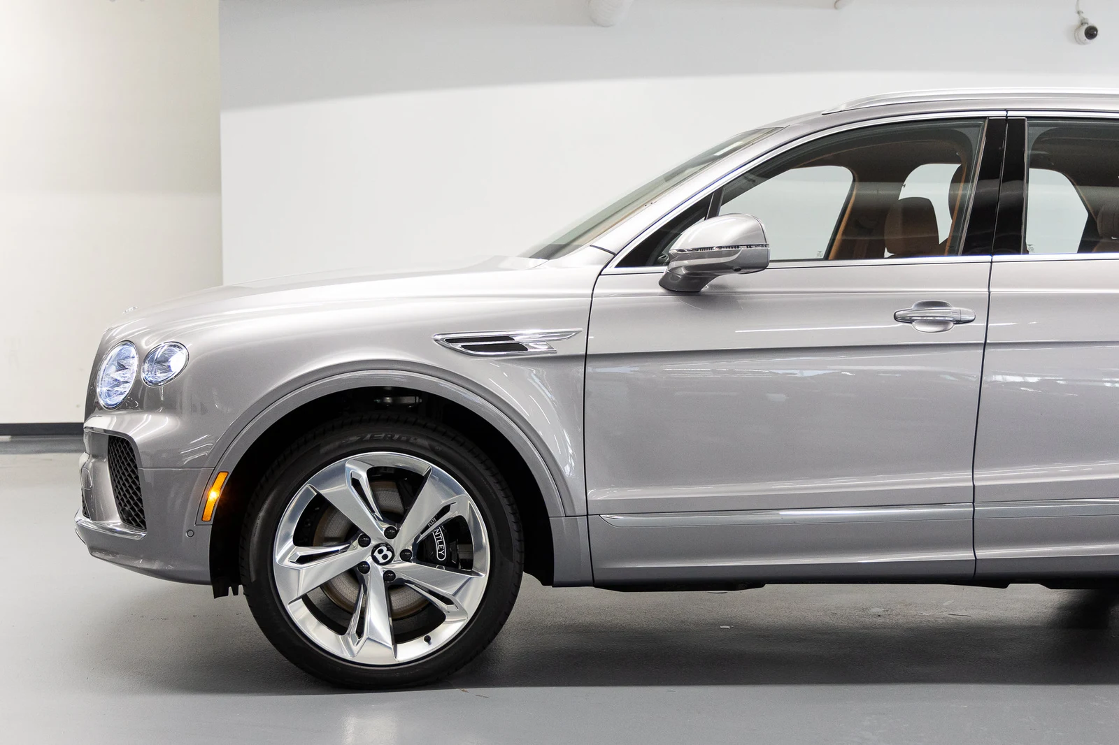 2026 Bentley Bentayga V8, 17/20