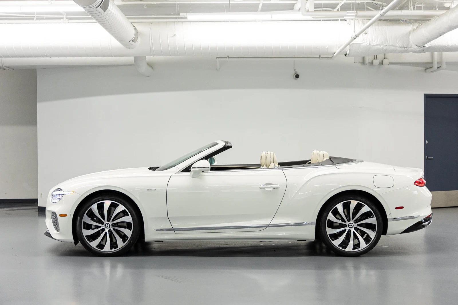 2026 Bentley Continental GTC Azure (4th Generation), 2/20