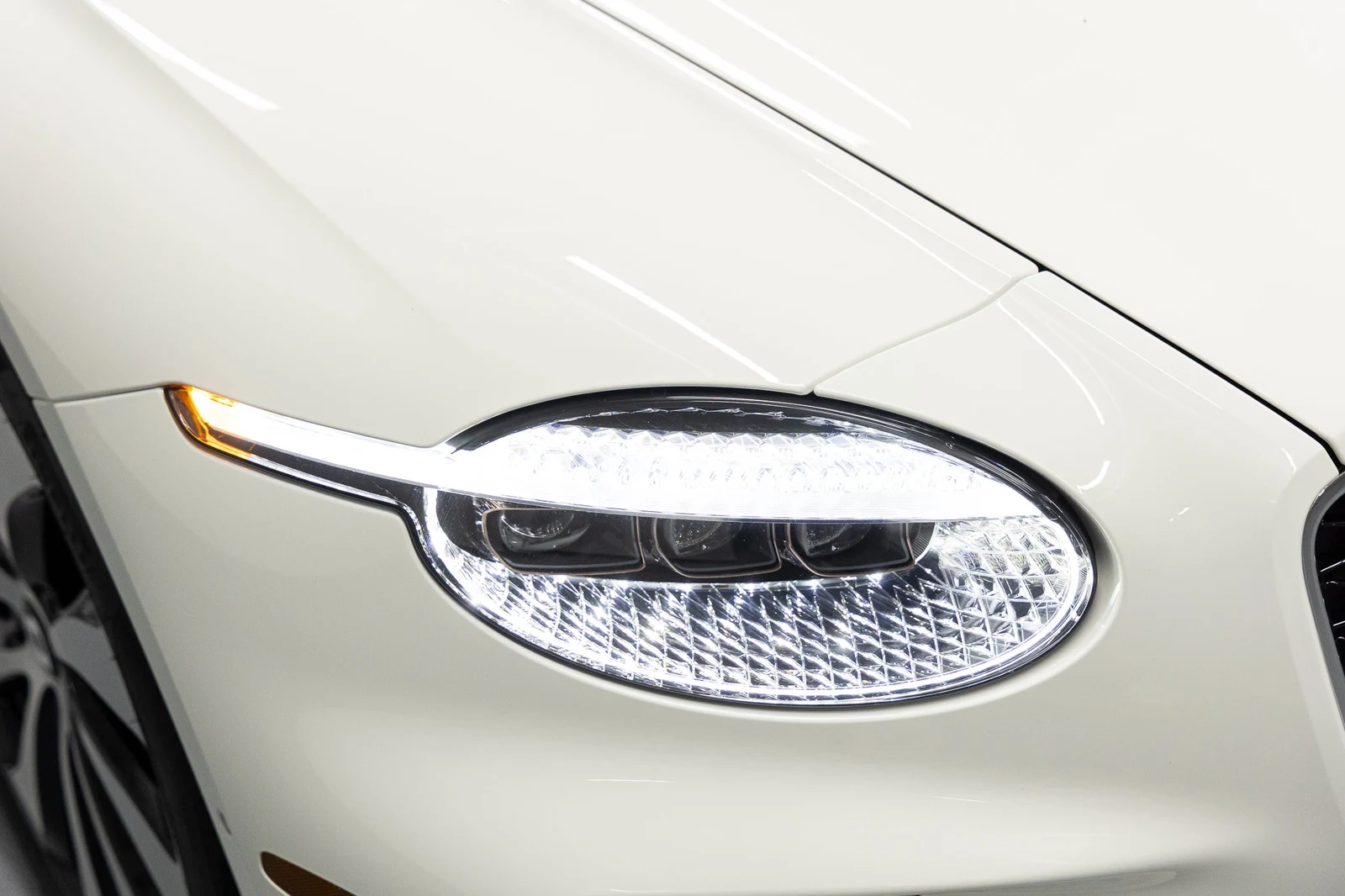 2026 Bentley Continental GTC Azure (4th Generation), 16/20