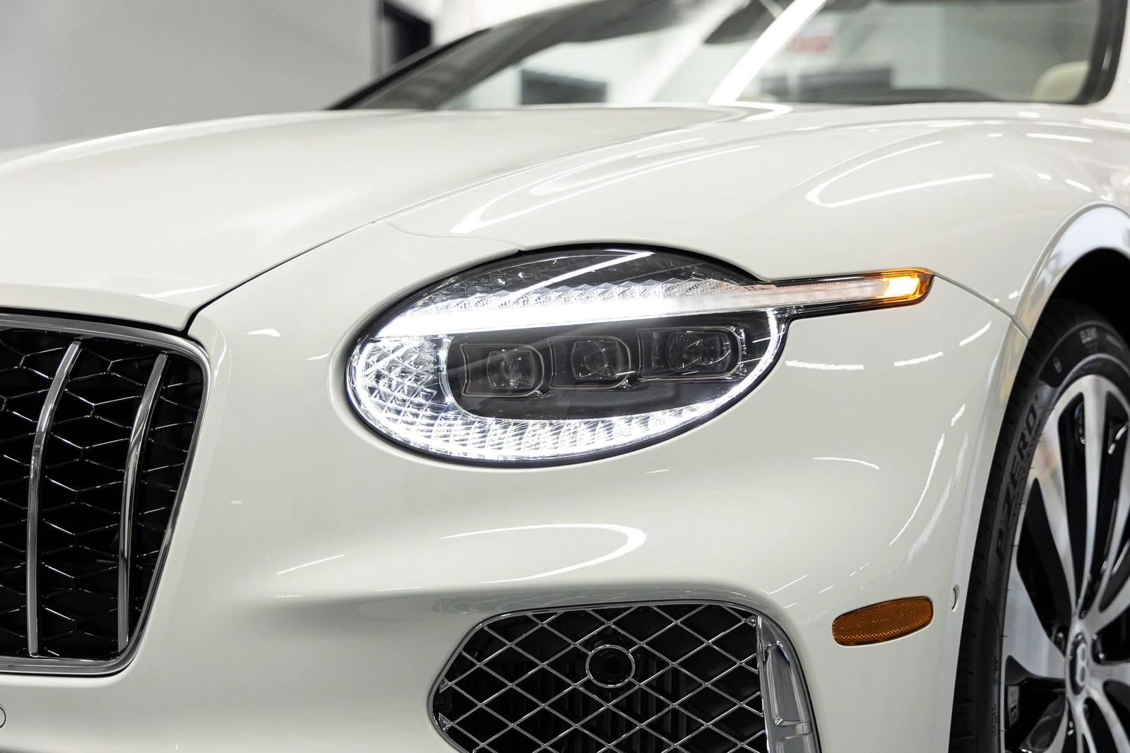 2026 Bentley Continental GTC Azure (4th Generation), 17/20