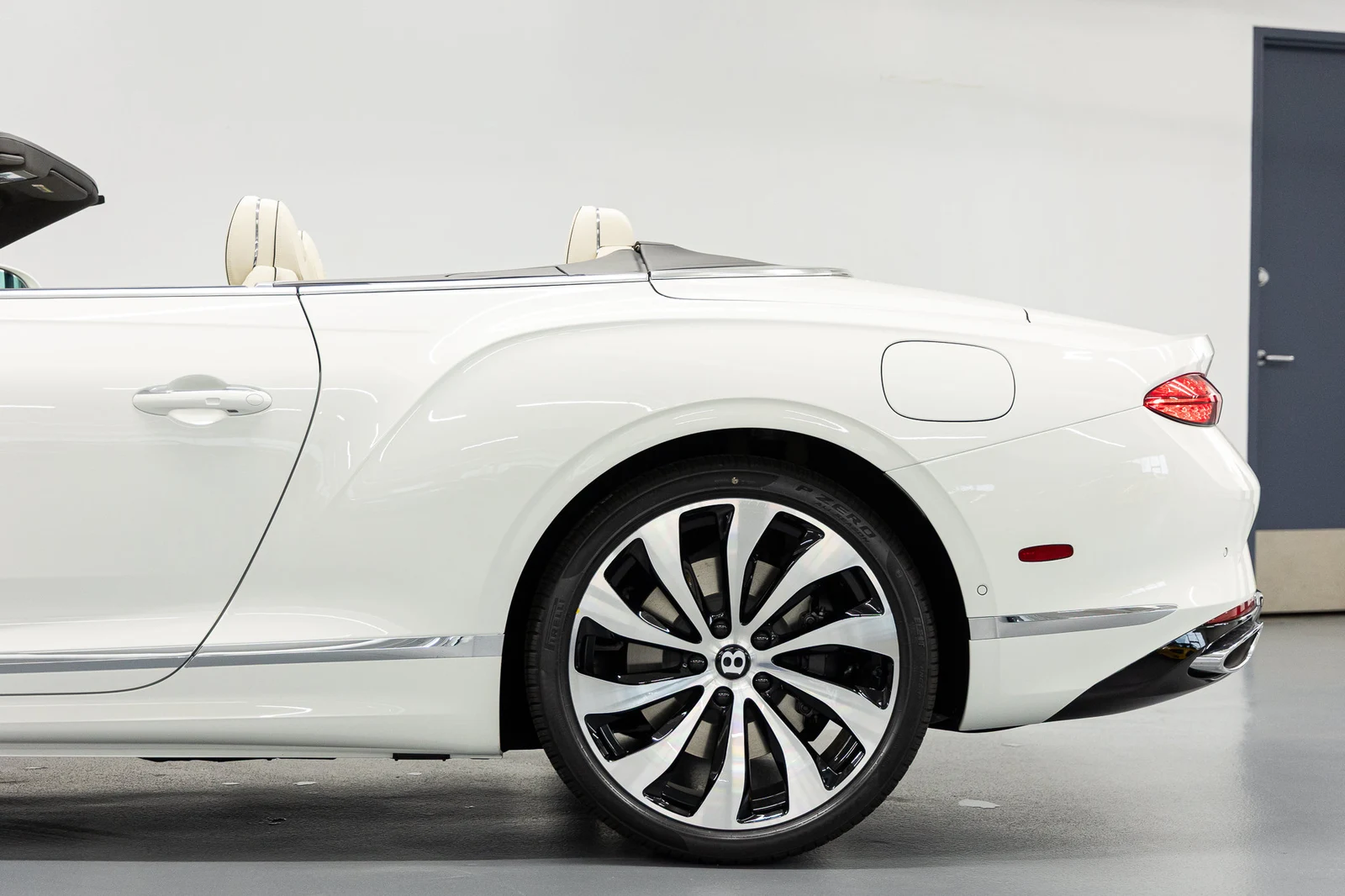 2026 Bentley Continental GTC Azure (4th Generation), 20/20