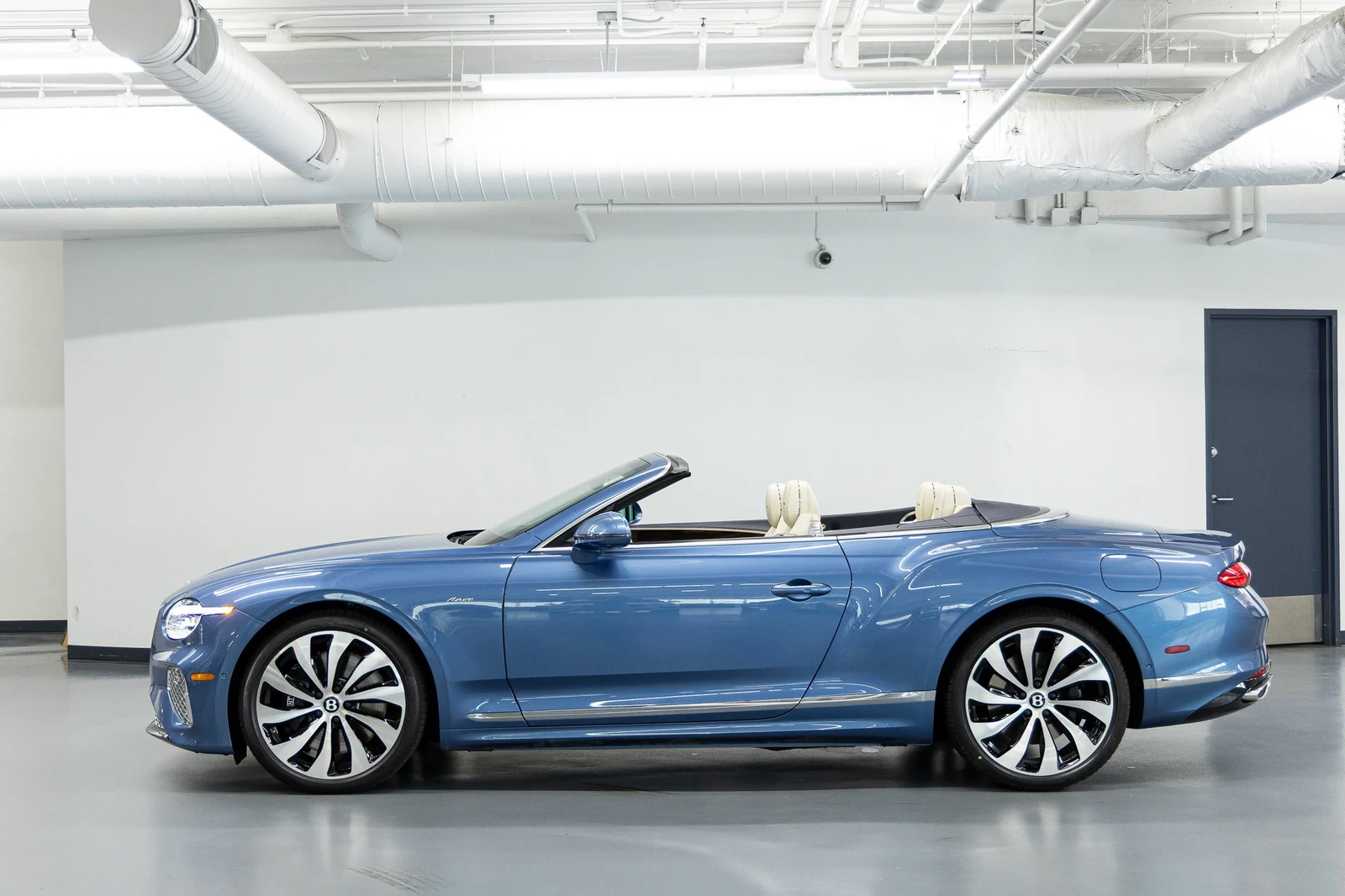 2026 Bentley Continental GTC Azure (4th Generation), 3/20