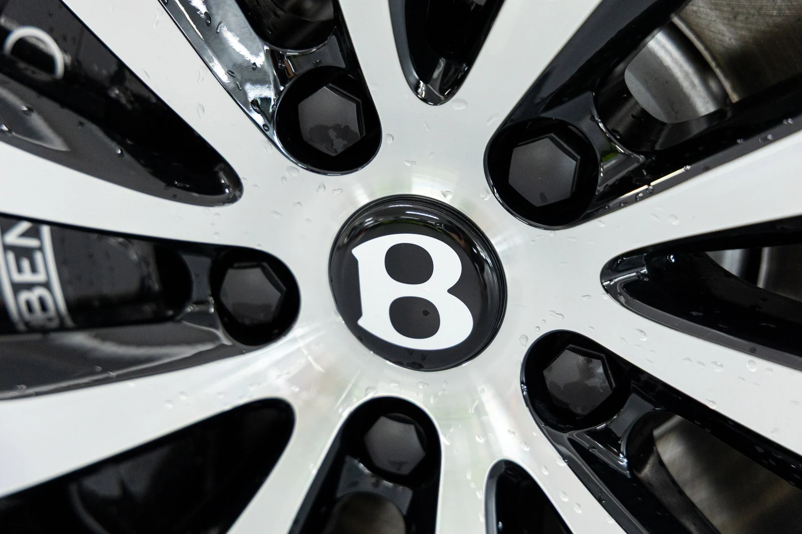 2026 Bentley Continental GTC Azure (4th Generation), 17/20