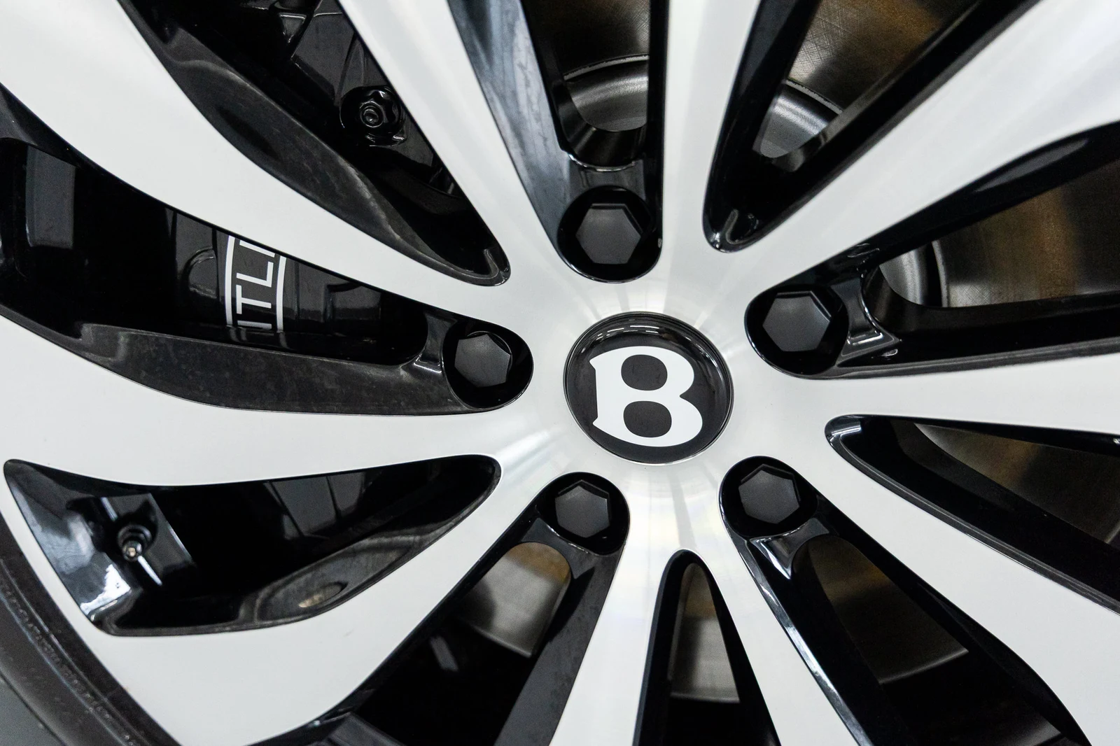2026 Bentley Continental GT Azure (4th Generation), 15/20