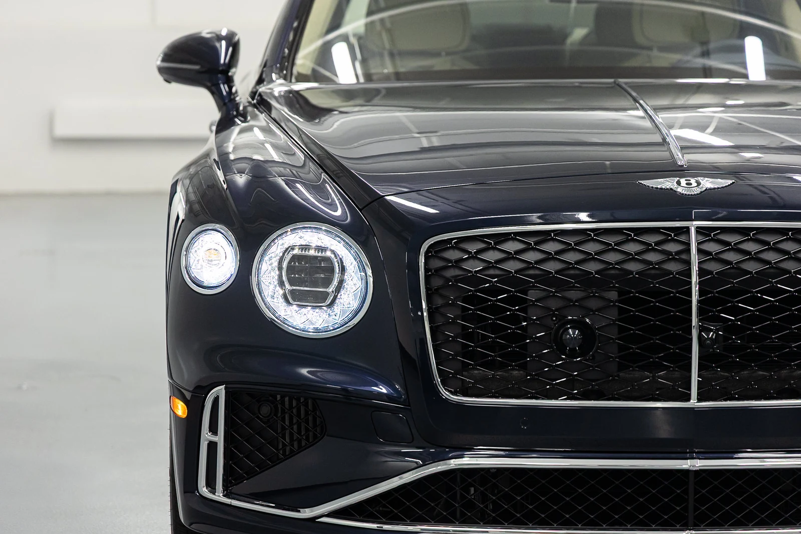 2026 Bentley Flying Spur V8 (4th Generation), 8/20
