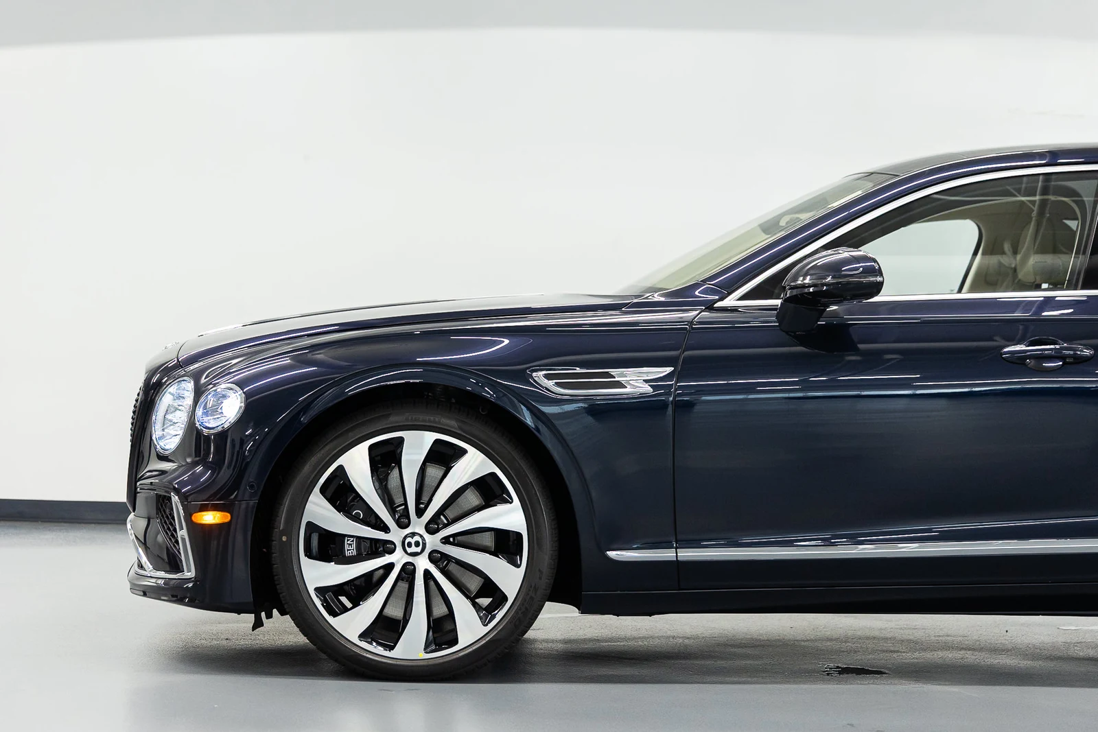 2026 Bentley Flying Spur V8 (4th Generation), 14/20
