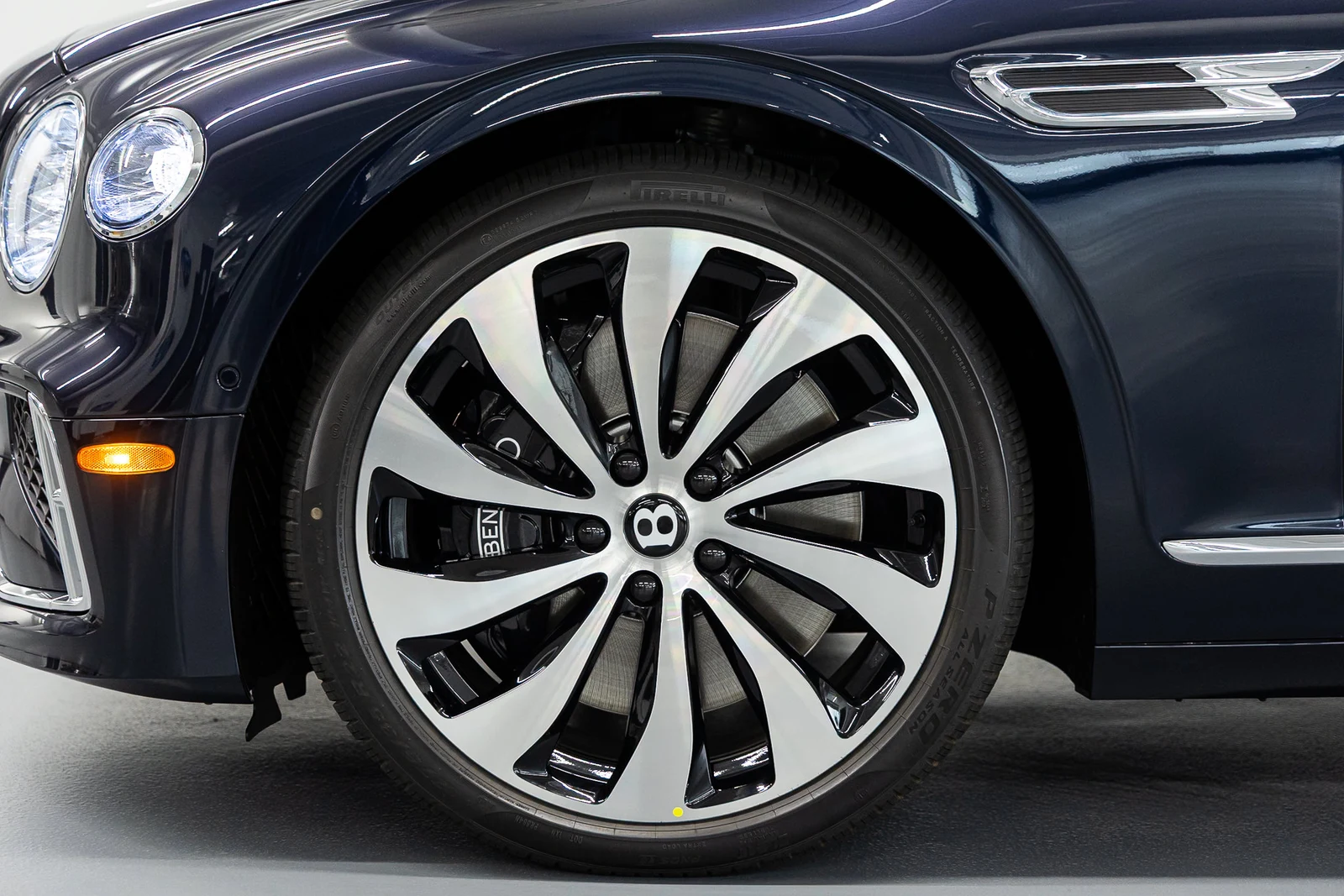2026 Bentley Flying Spur V8 (4th Generation), 16/20