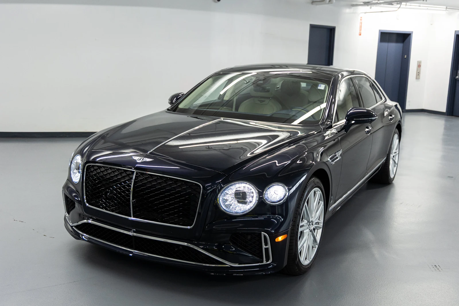 2026 Bentley Flying Spur V8 (4th Generation), 2/20