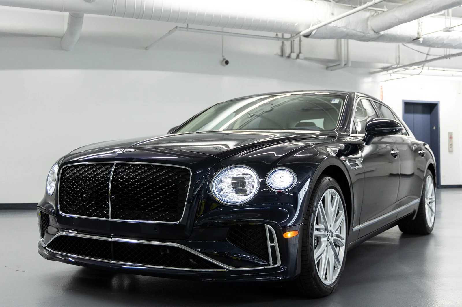 2026 Bentley Flying Spur V8 (4th Generation), 3/20