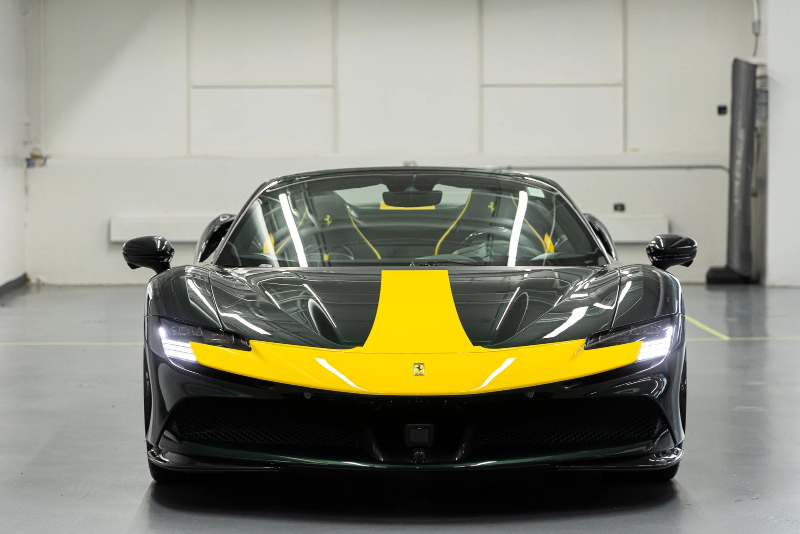 2025 Ferrari SF90 Spider Assetto Fiorano, 13/20