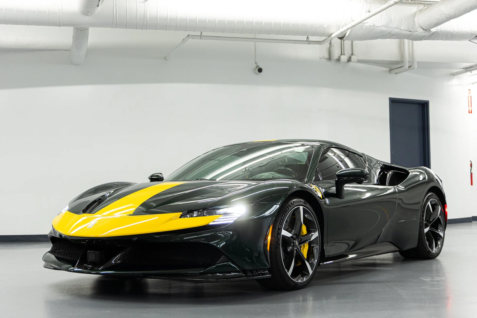 2025 Ferrari SF90 Spider Assetto Fiorano, 19/20