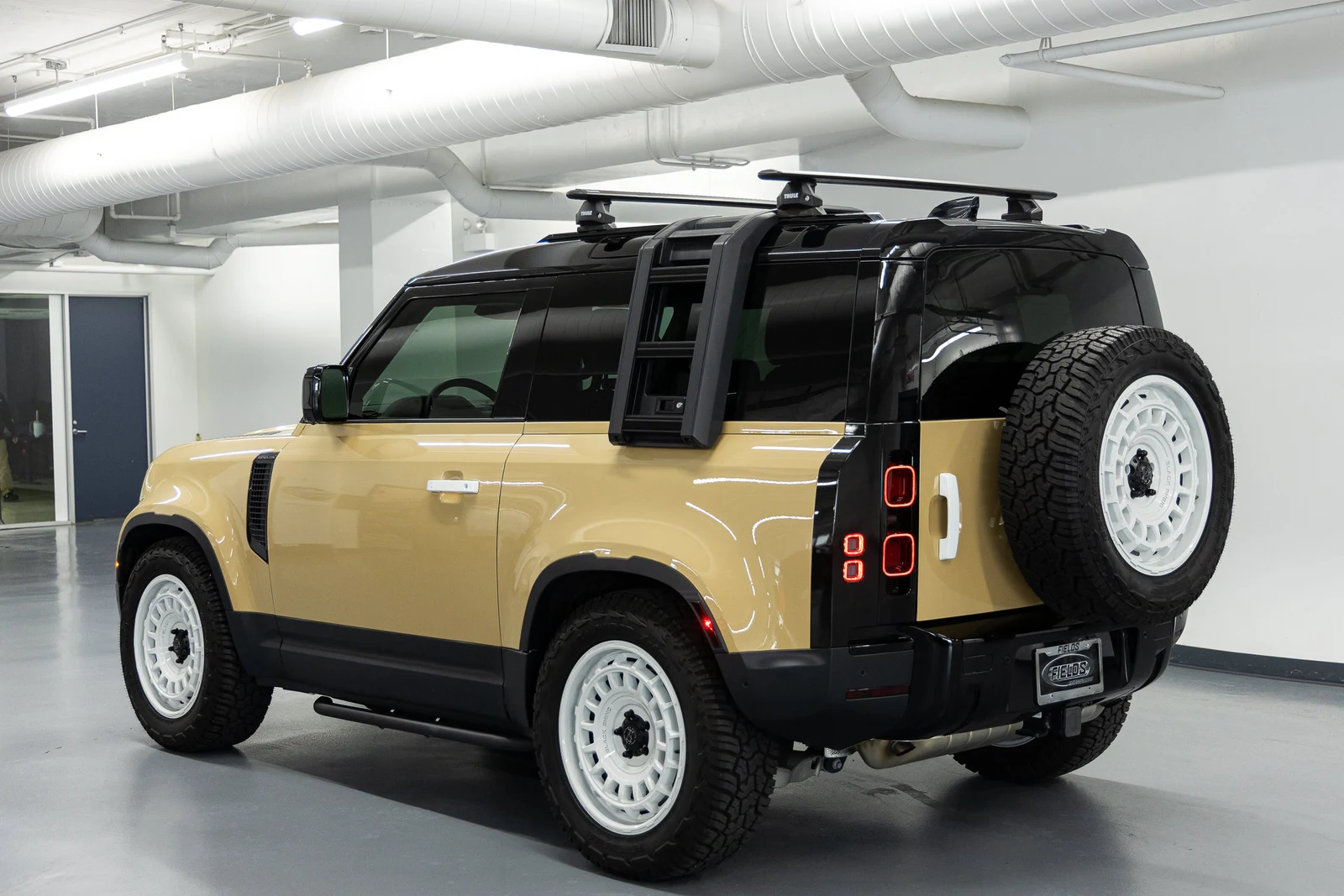 2025 Land Rover Defender 90 P300 S (L663), 5/20