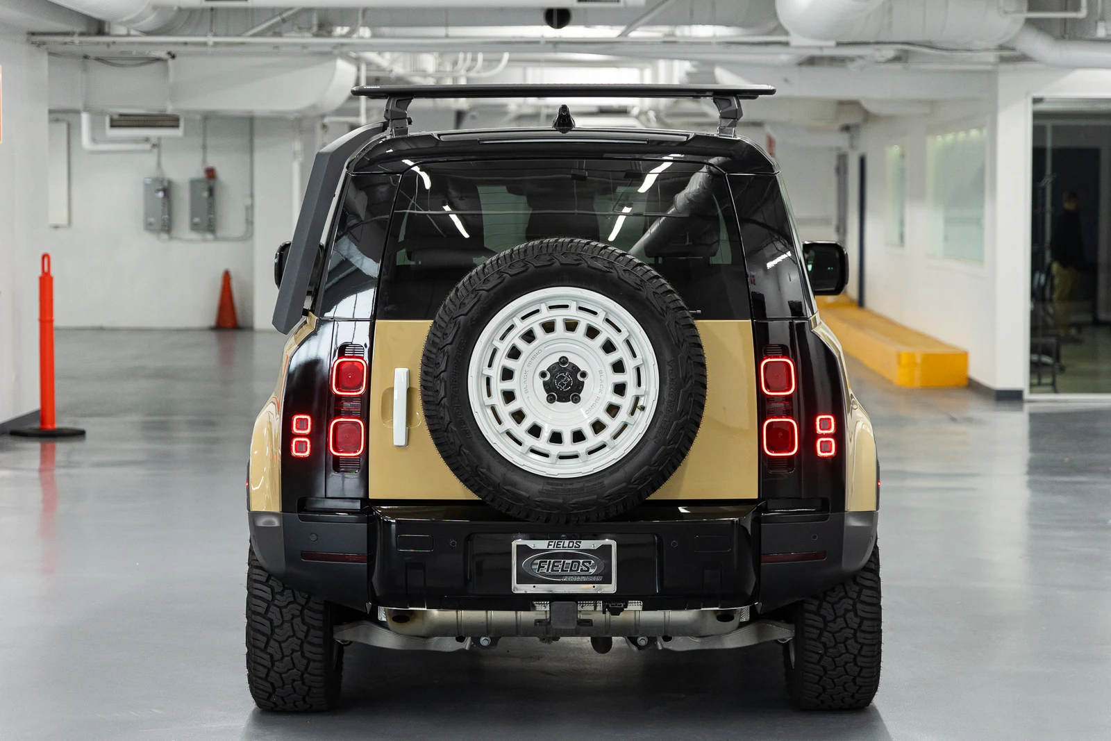 2025 Land Rover Defender 90 P300 S (L663), 6/20