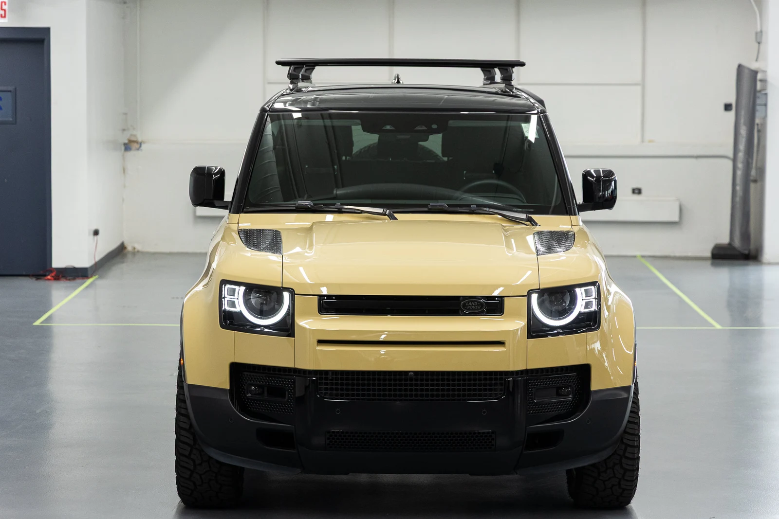 2025 Land Rover Defender 90 P300 S (L663), 9/20