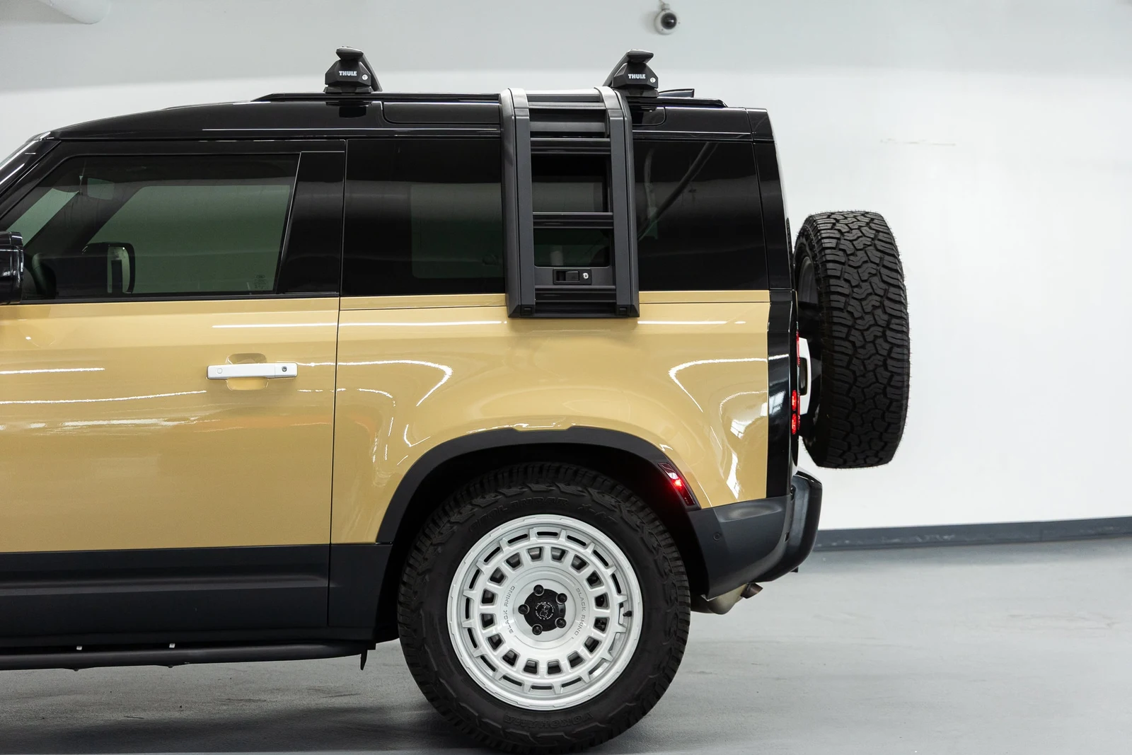 2025 Land Rover Defender 90 P300 S (L663), 17/20