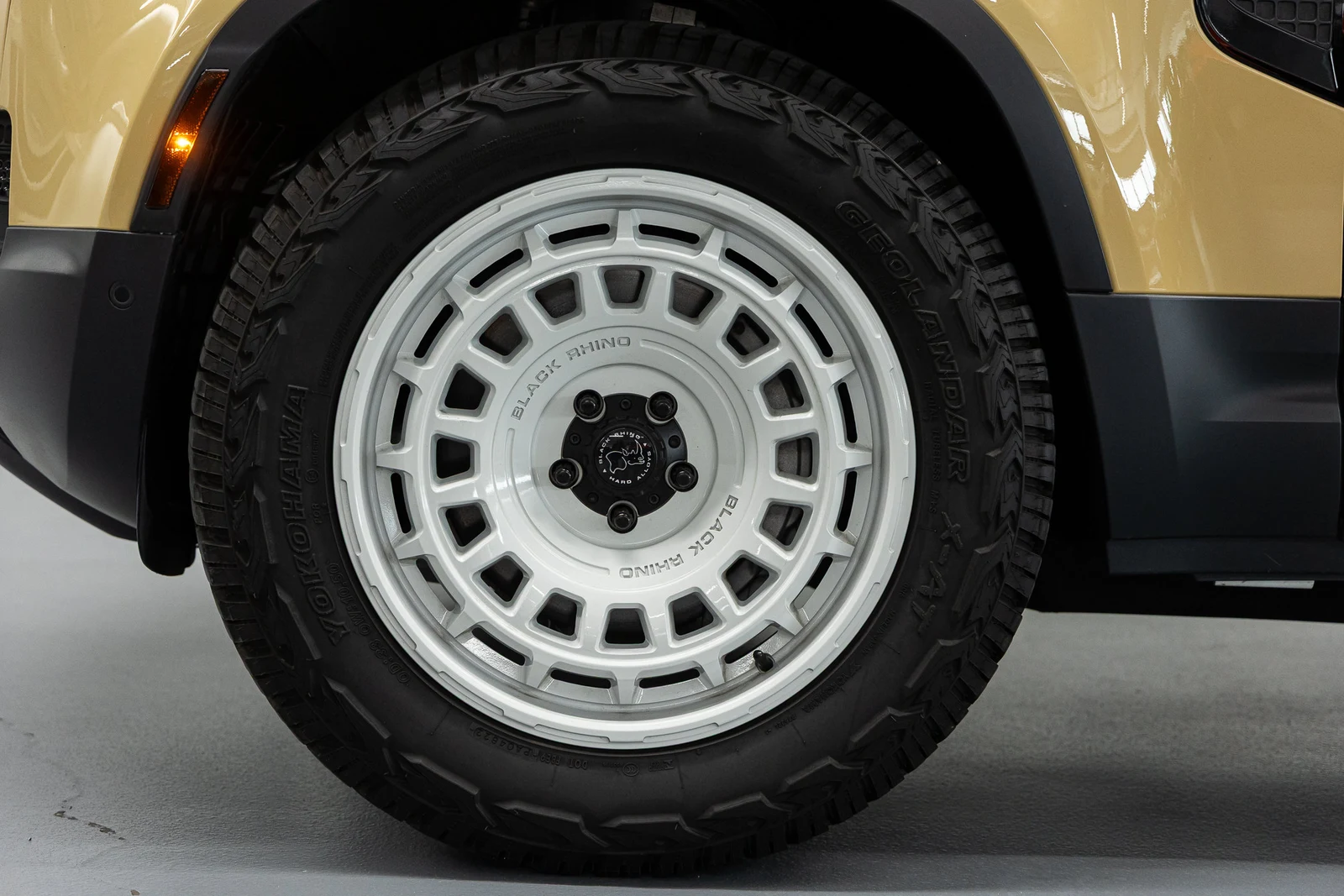 2025 Land Rover Defender 90 P300 S (L663), 18/20