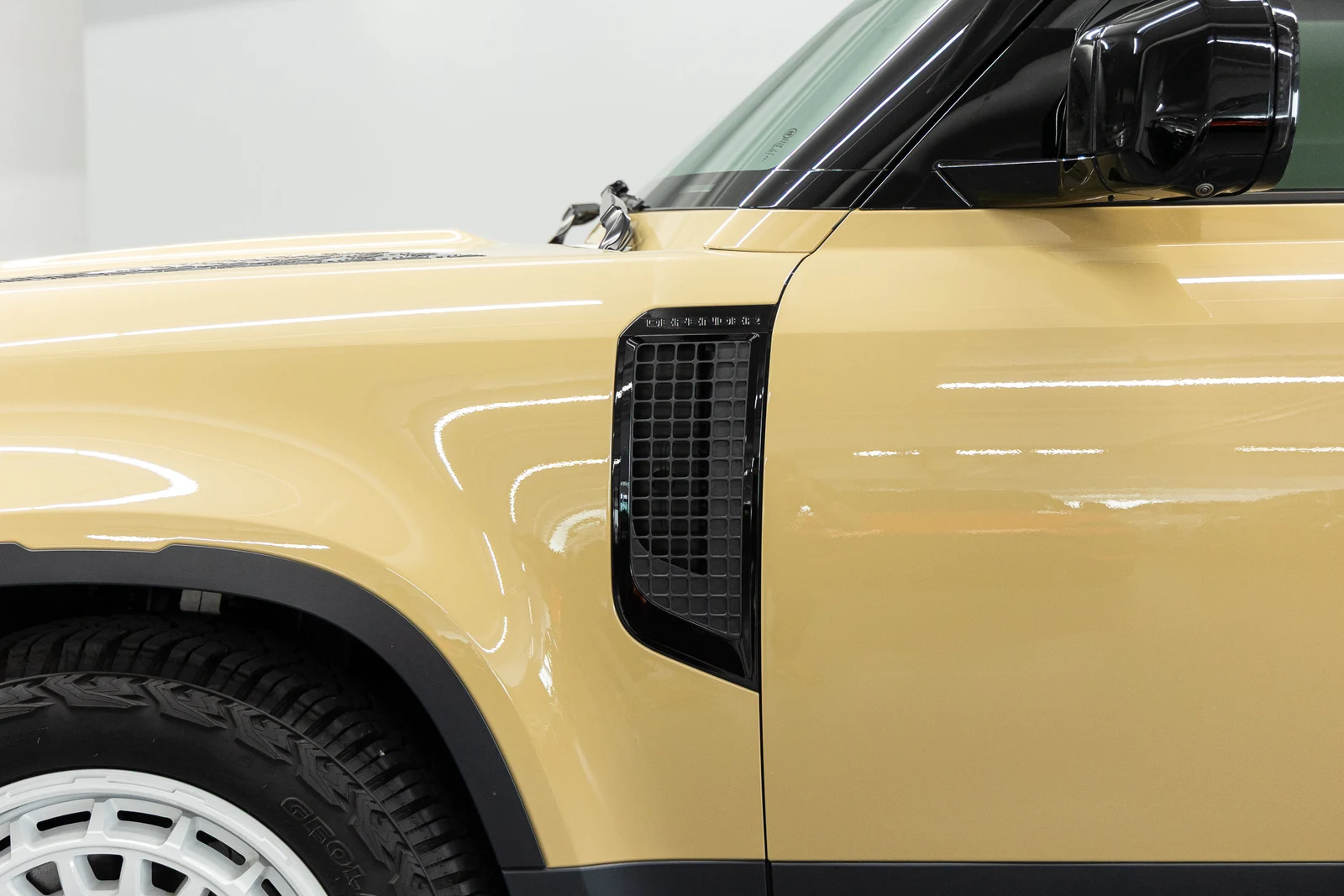 2025 Land Rover Defender 90 P300 S (L663), 19/20