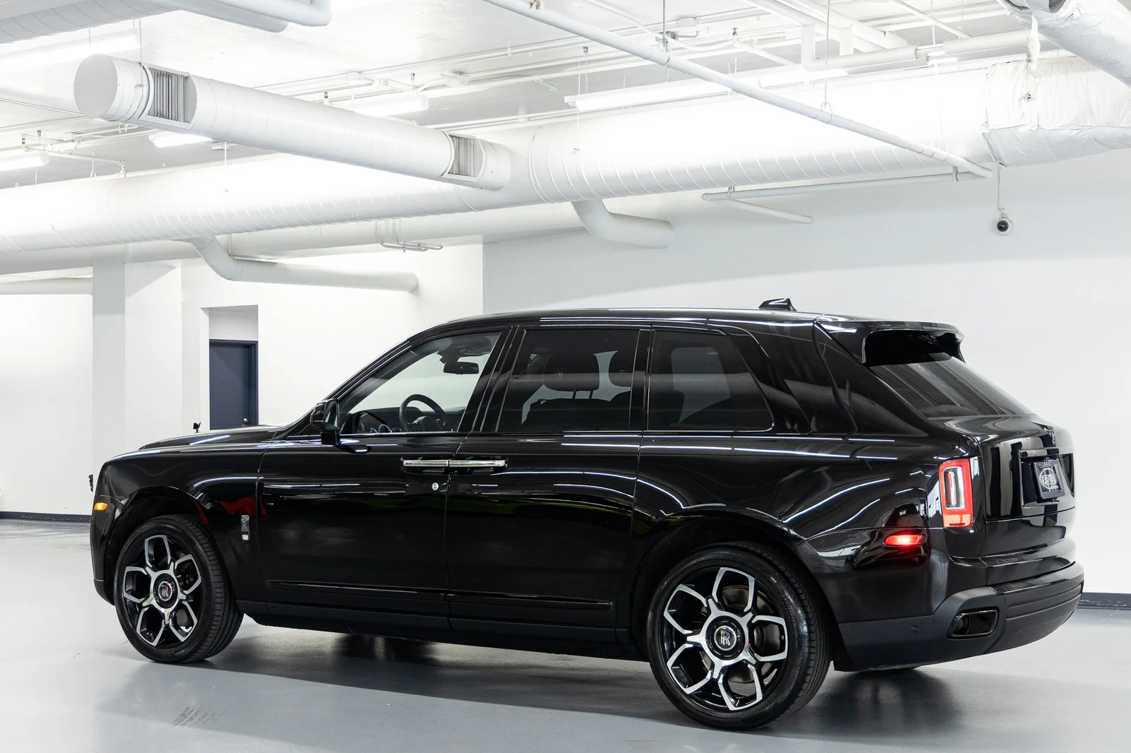 2024 Rolls-Royce Cullinan Black Badge, 2/30