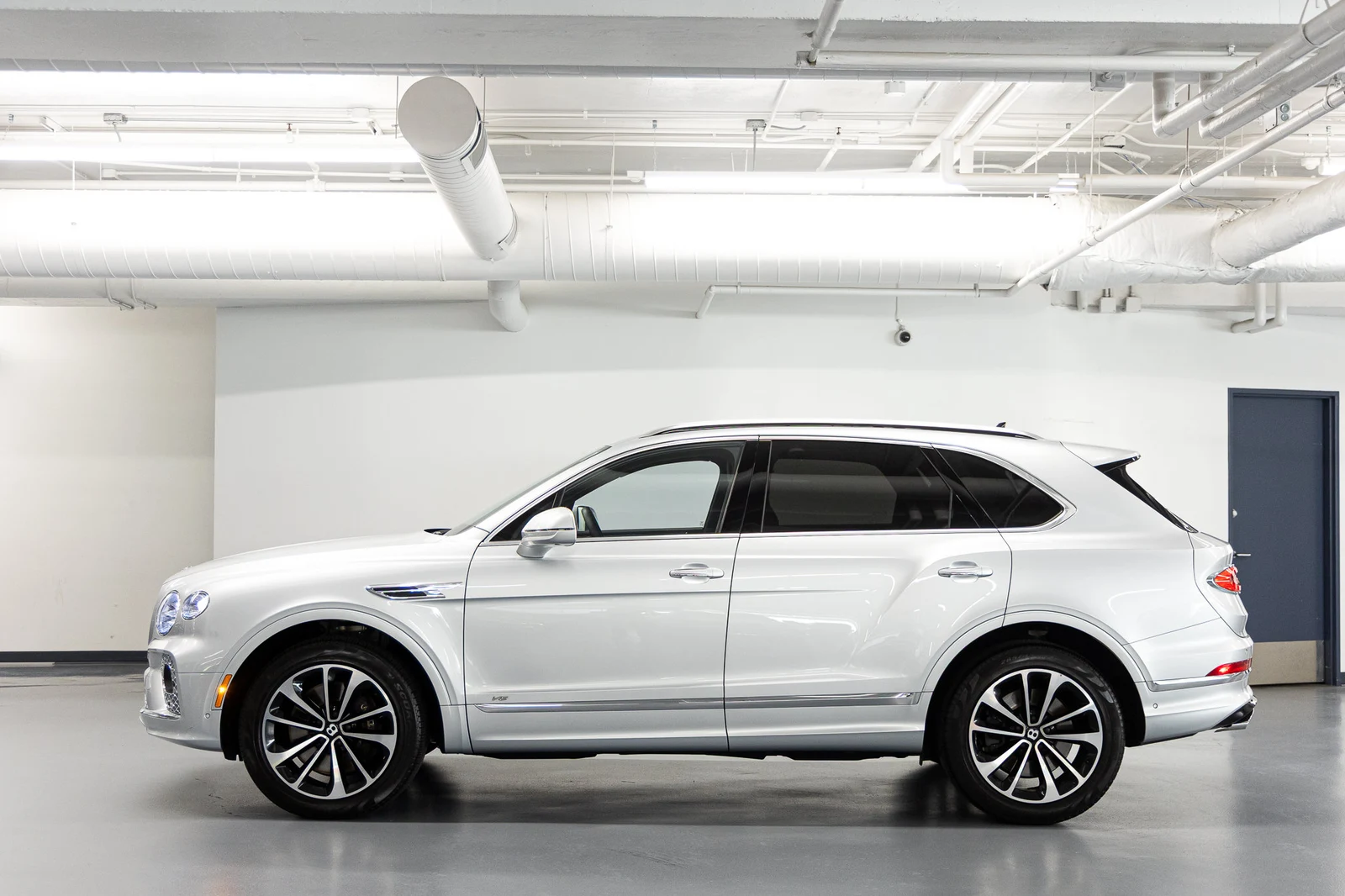 2021 Bentley Bentayga V8, 2/30