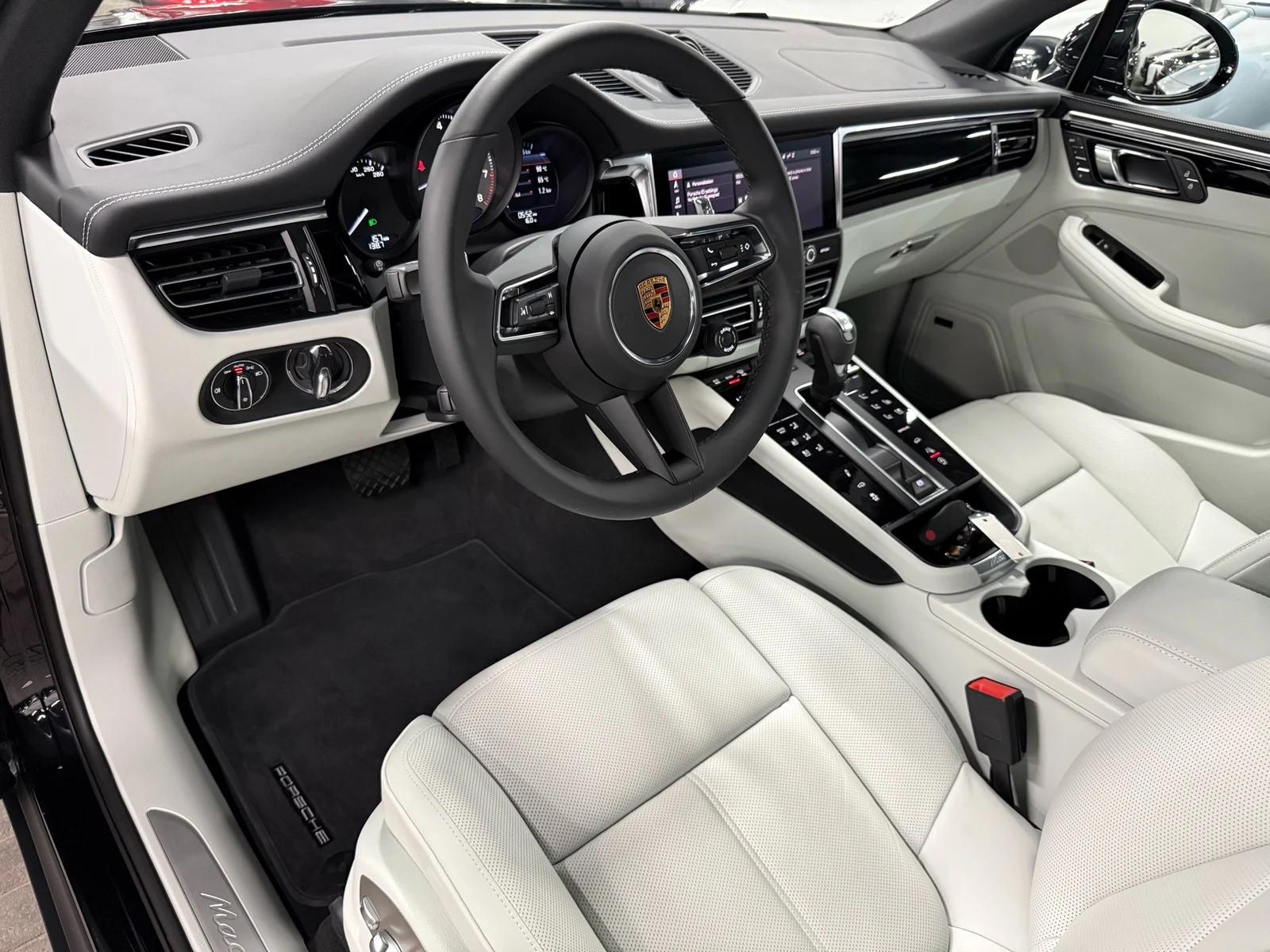 2026 Porsche Macan S (95B), 14/30