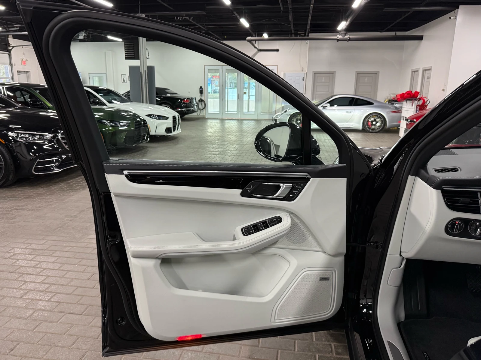 2026 Porsche Macan S (95B), 22/30