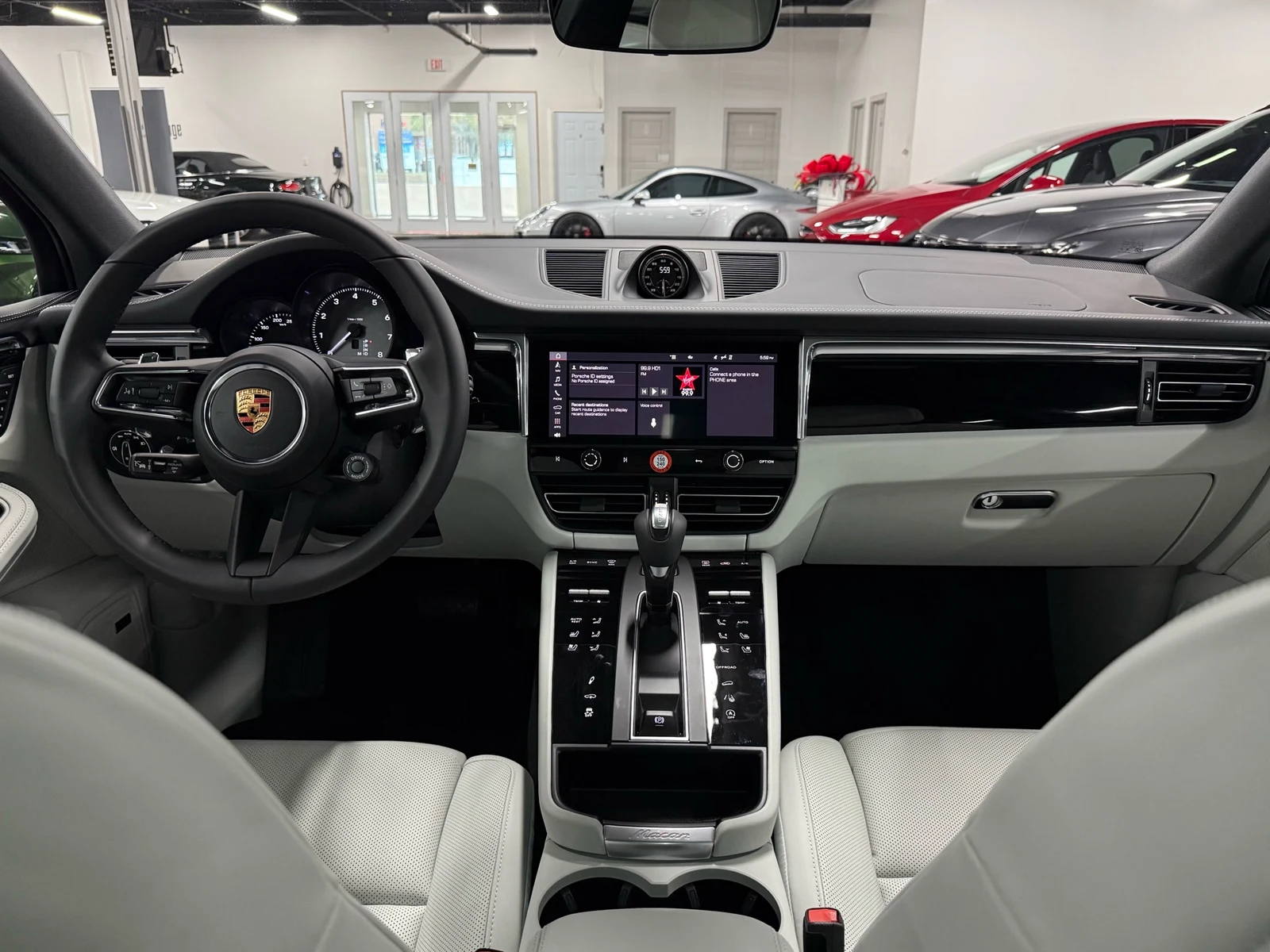 2026 Porsche Macan S (95B), 25/30