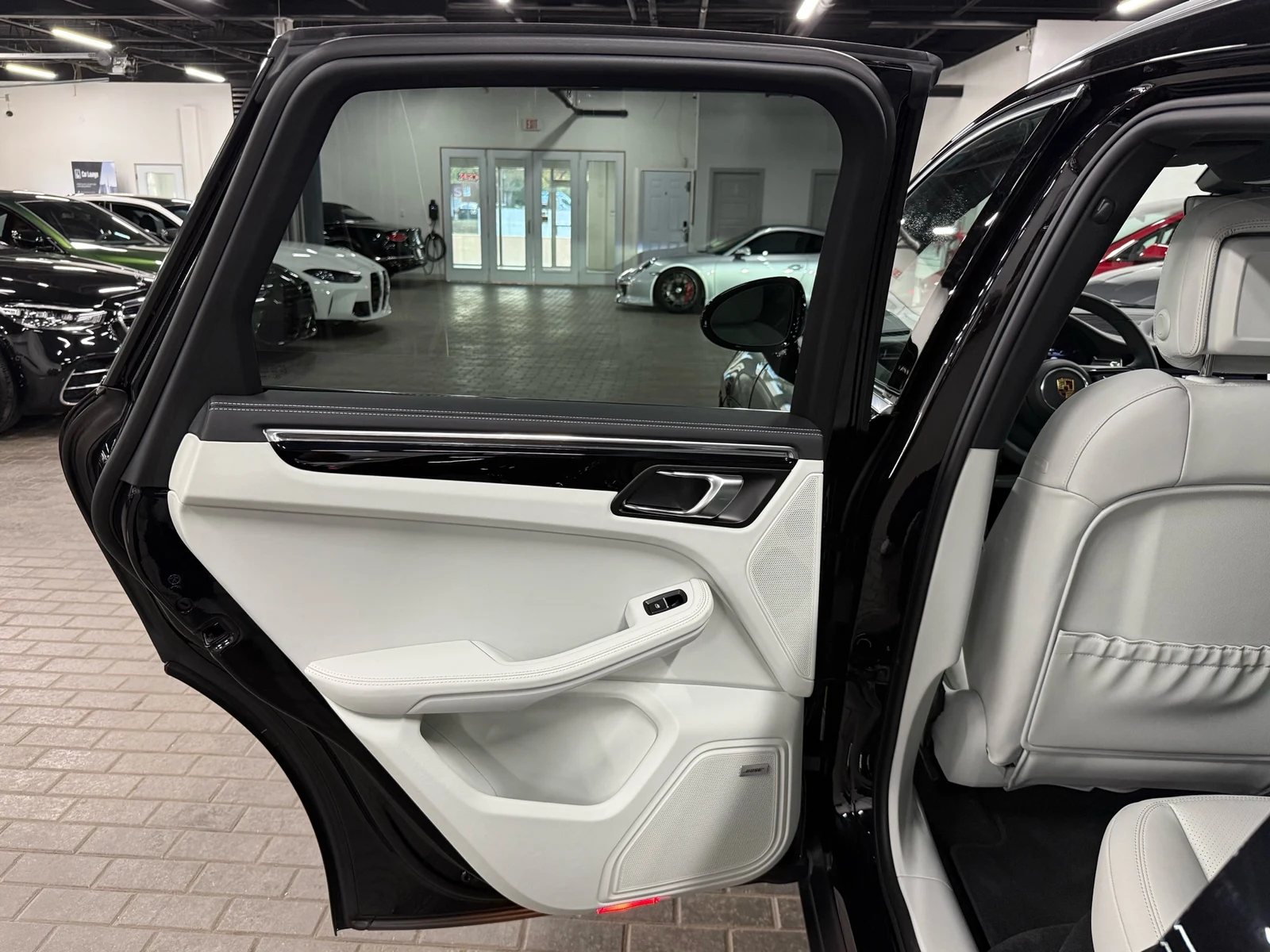 2026 Porsche Macan S (95B), 27/30