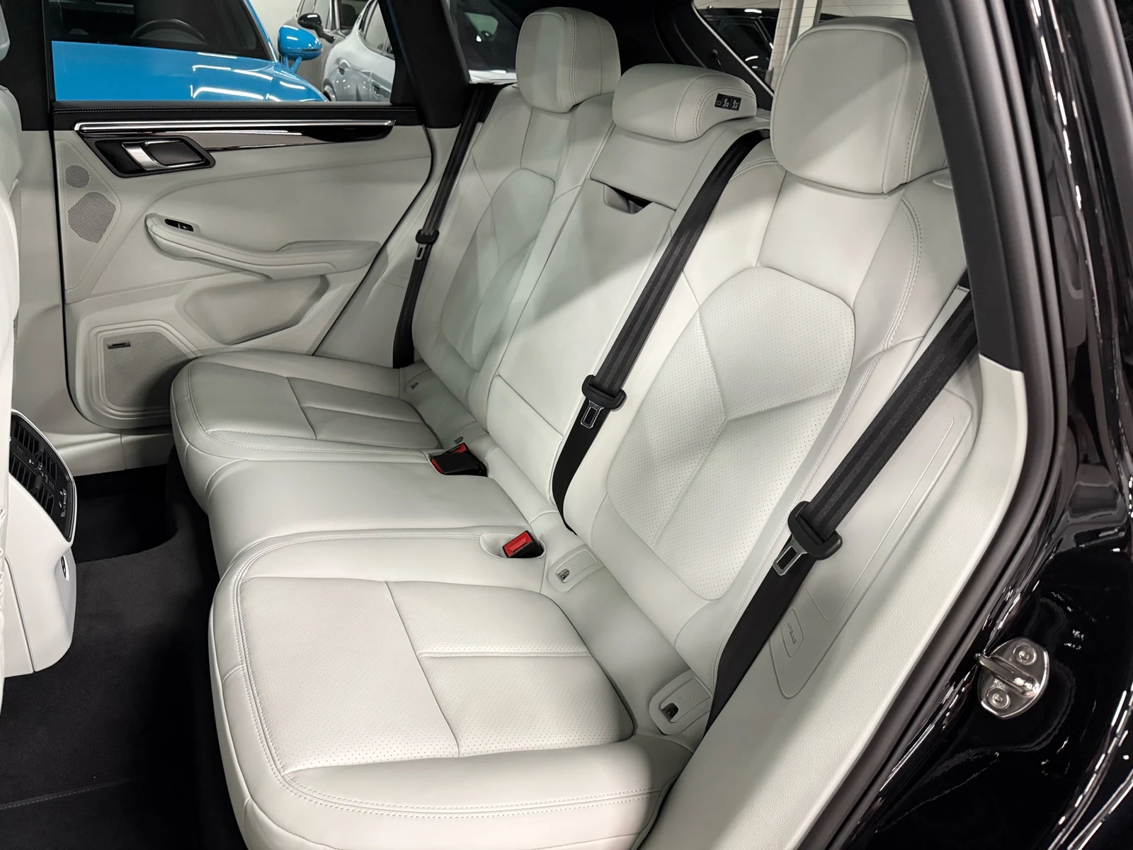 2026 Porsche Macan S (95B), 28/30