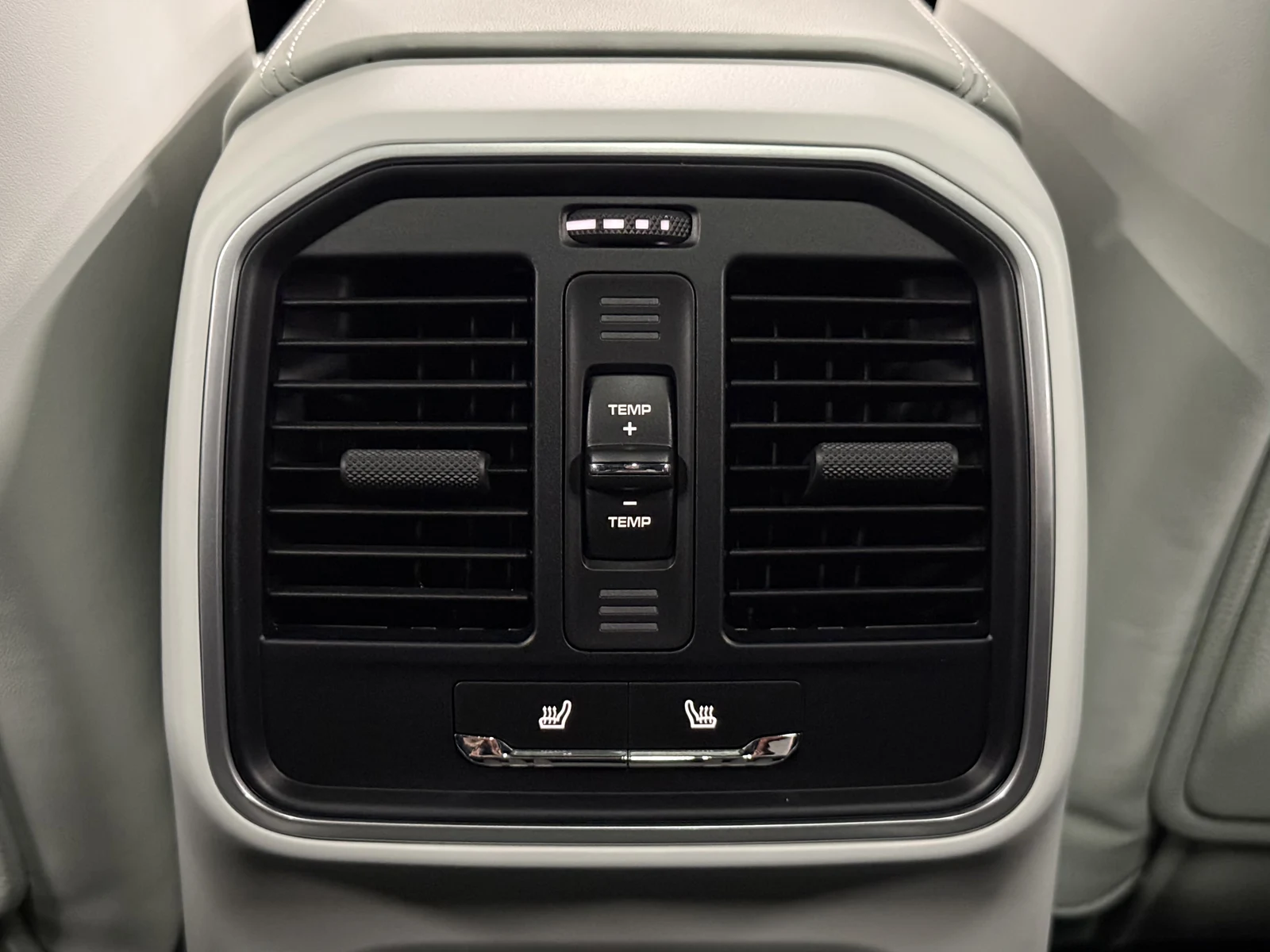 2026 Porsche Macan S (95B), 29/30