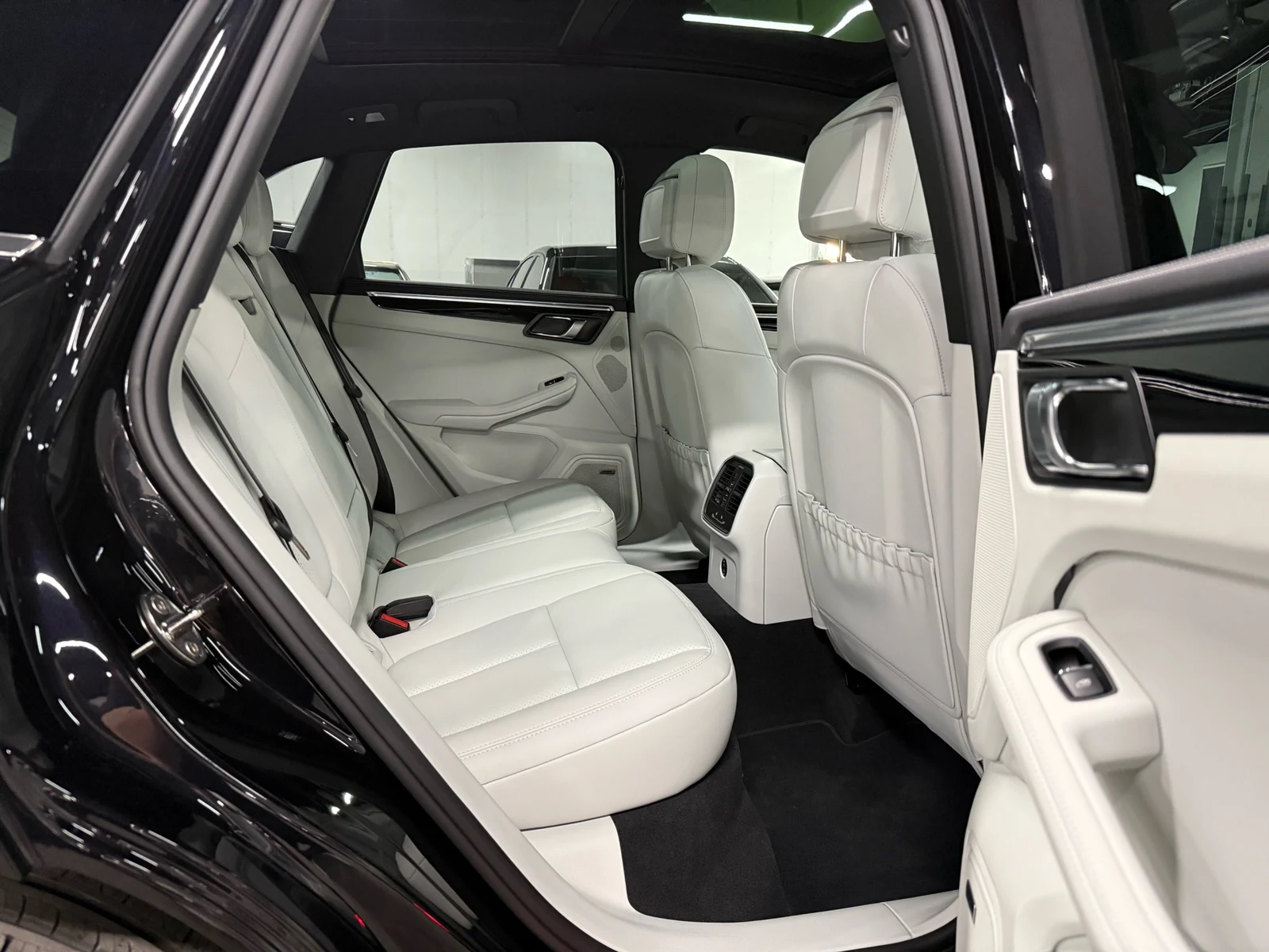 2026 Porsche Macan S (95B), 30/30