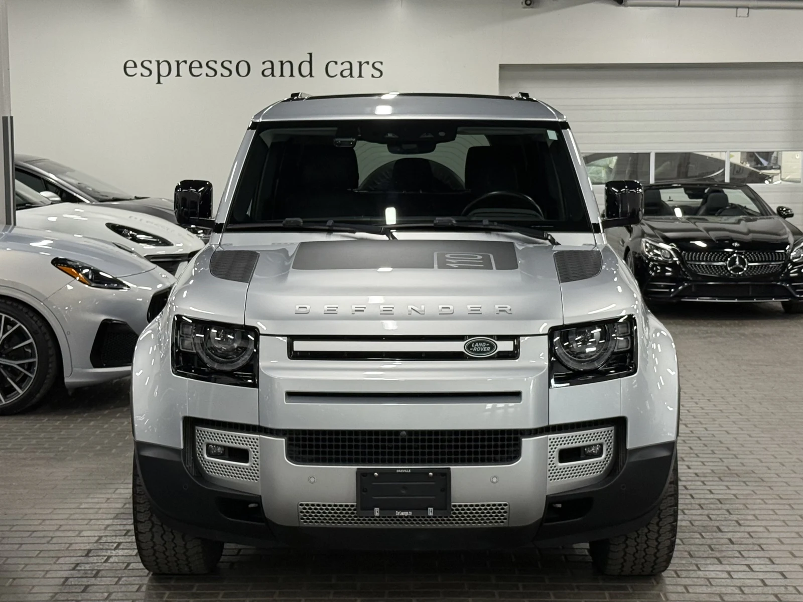 2023 Land Rover Defender 110 SE (L663), 2/30