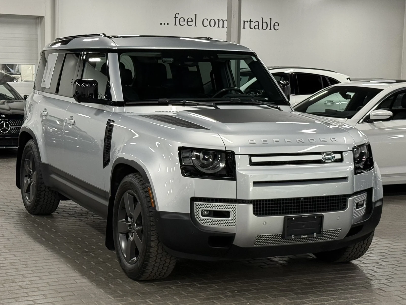2023 Land Rover Defender 110 SE (L663), 3/30