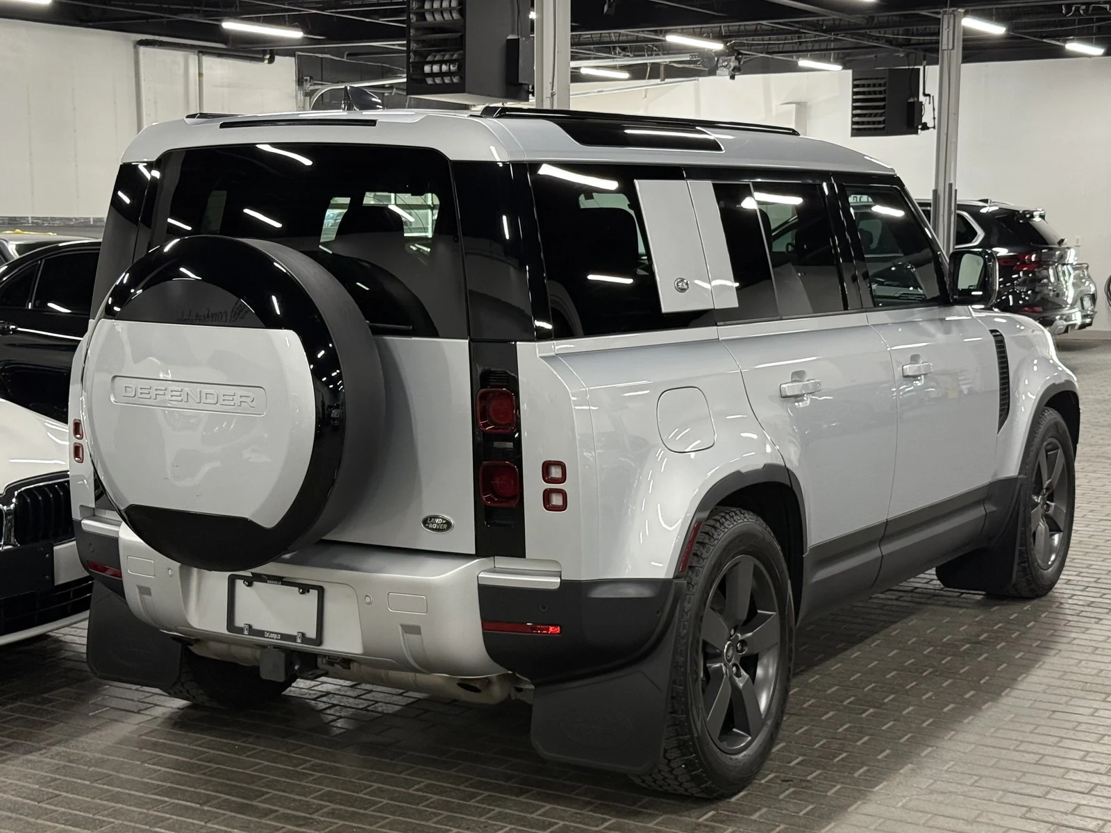 2023 Land Rover Defender 110 SE (L663), 5/30
