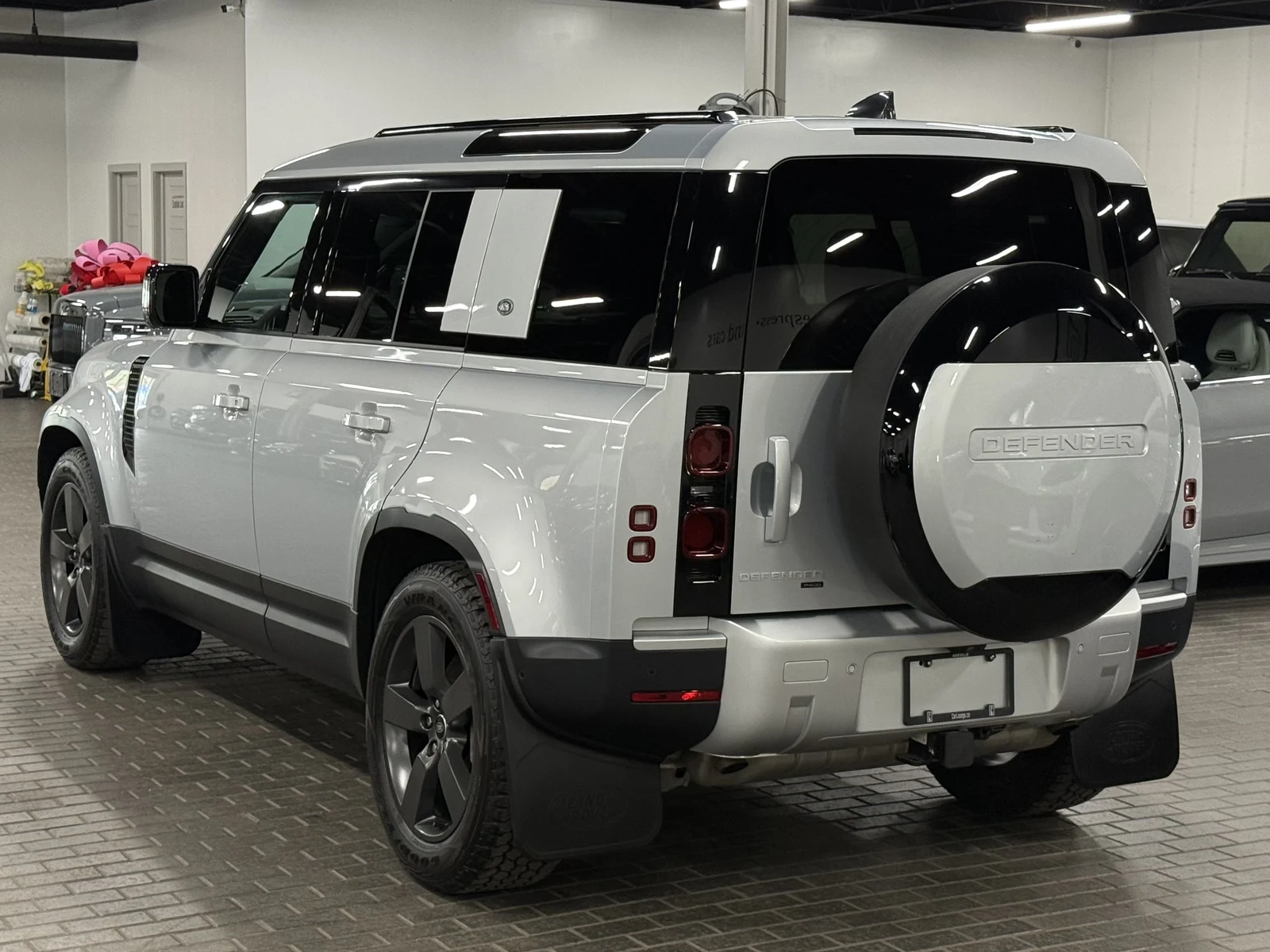 2023 Land Rover Defender 110 SE (L663), 7/30