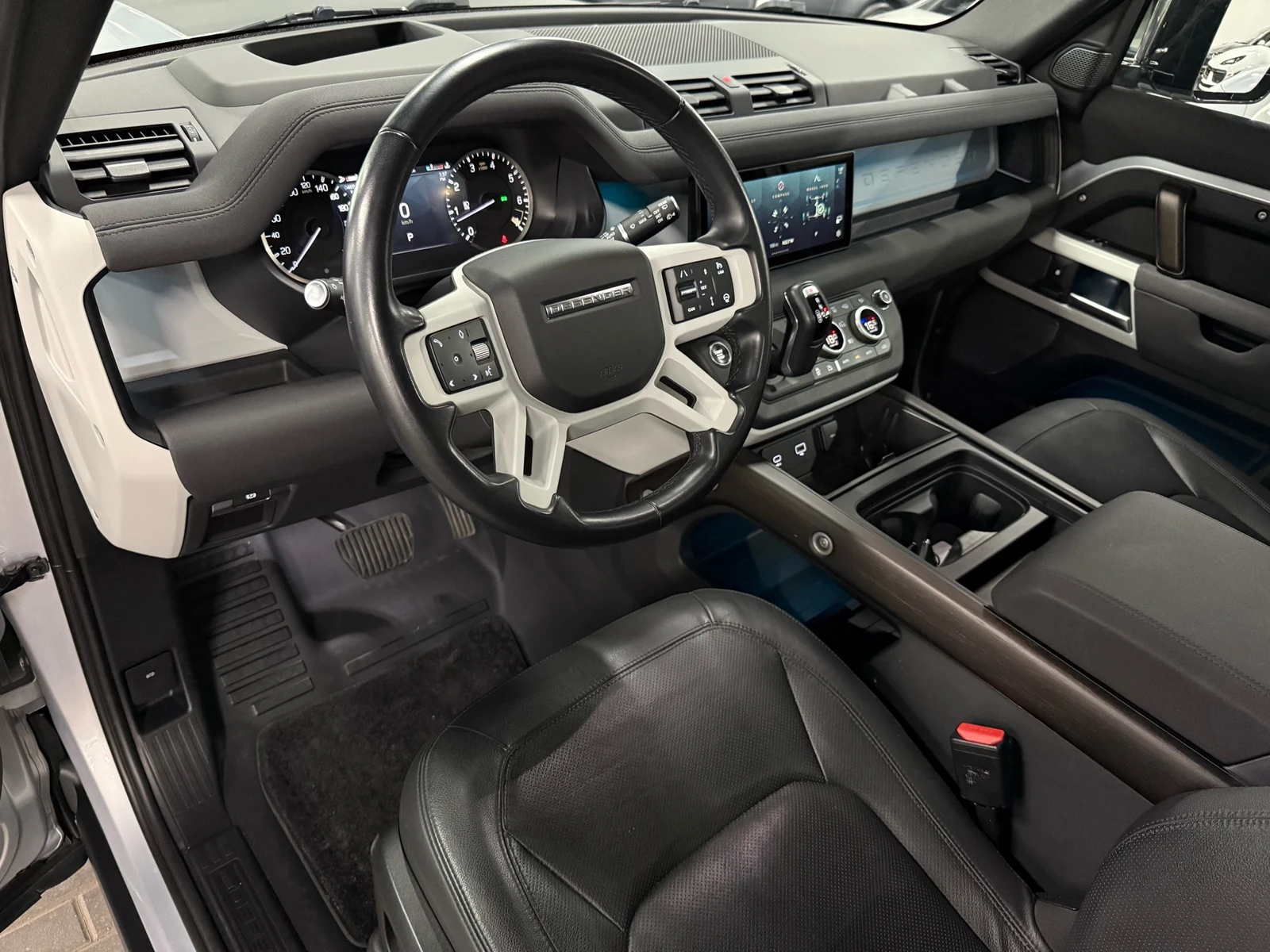 2023 Land Rover Defender 110 SE (L663), 13/30