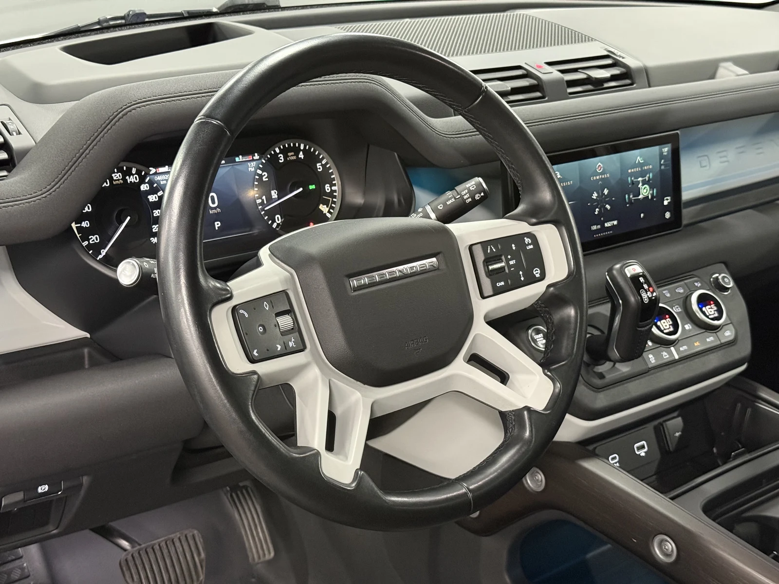 2023 Land Rover Defender 110 SE (L663), 14/30
