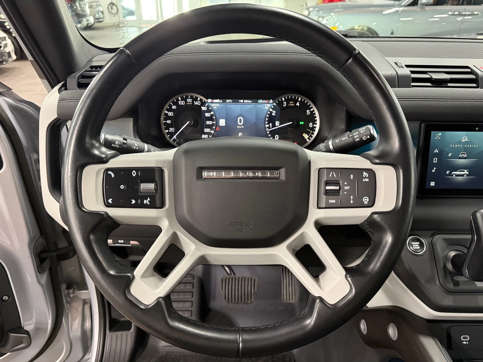 2023 Land Rover Defender 110 SE (L663), 15/30