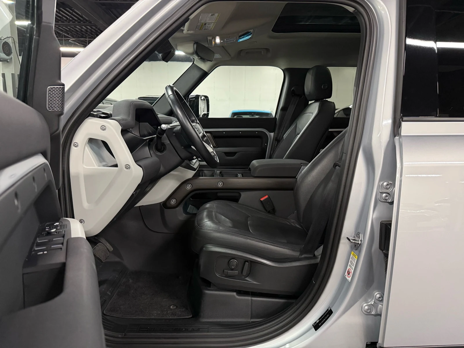 2023 Land Rover Defender 110 SE (L663), 18/30