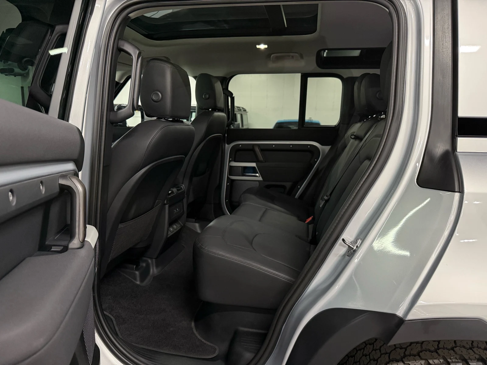 2023 Land Rover Defender 110 SE (L663), 21/30