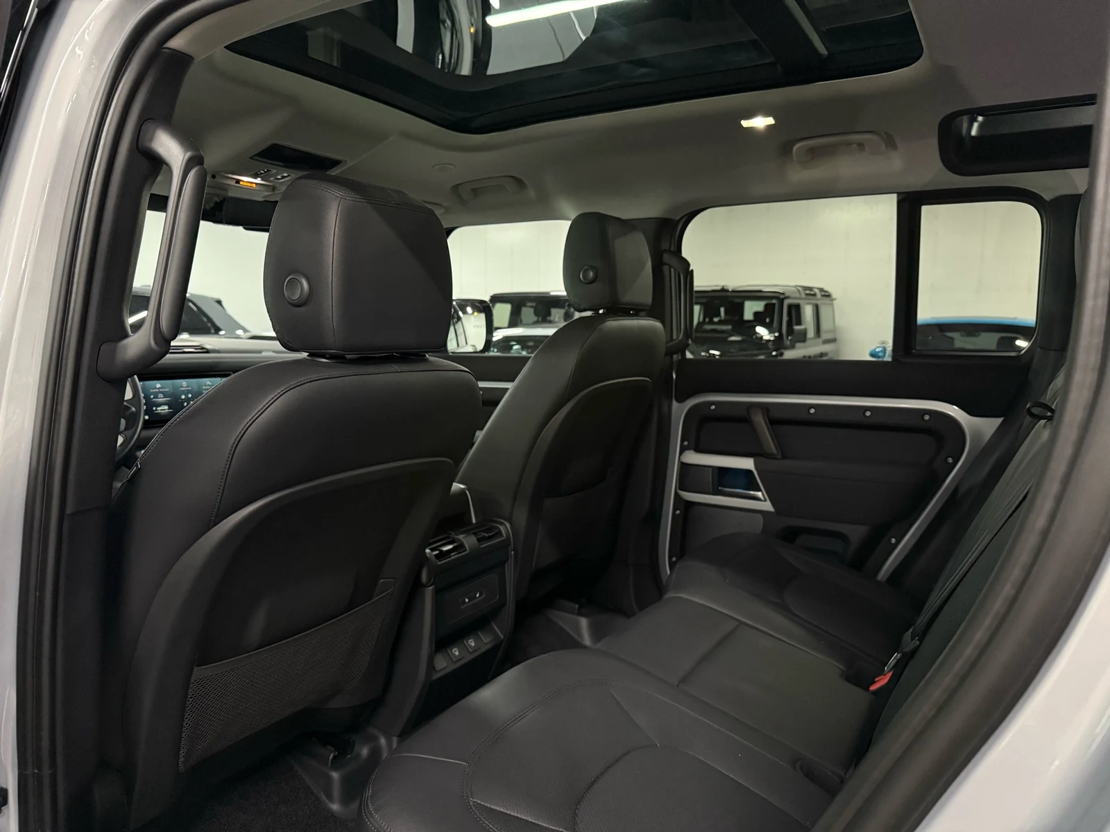 2023 Land Rover Defender 110 SE (L663), 22/30