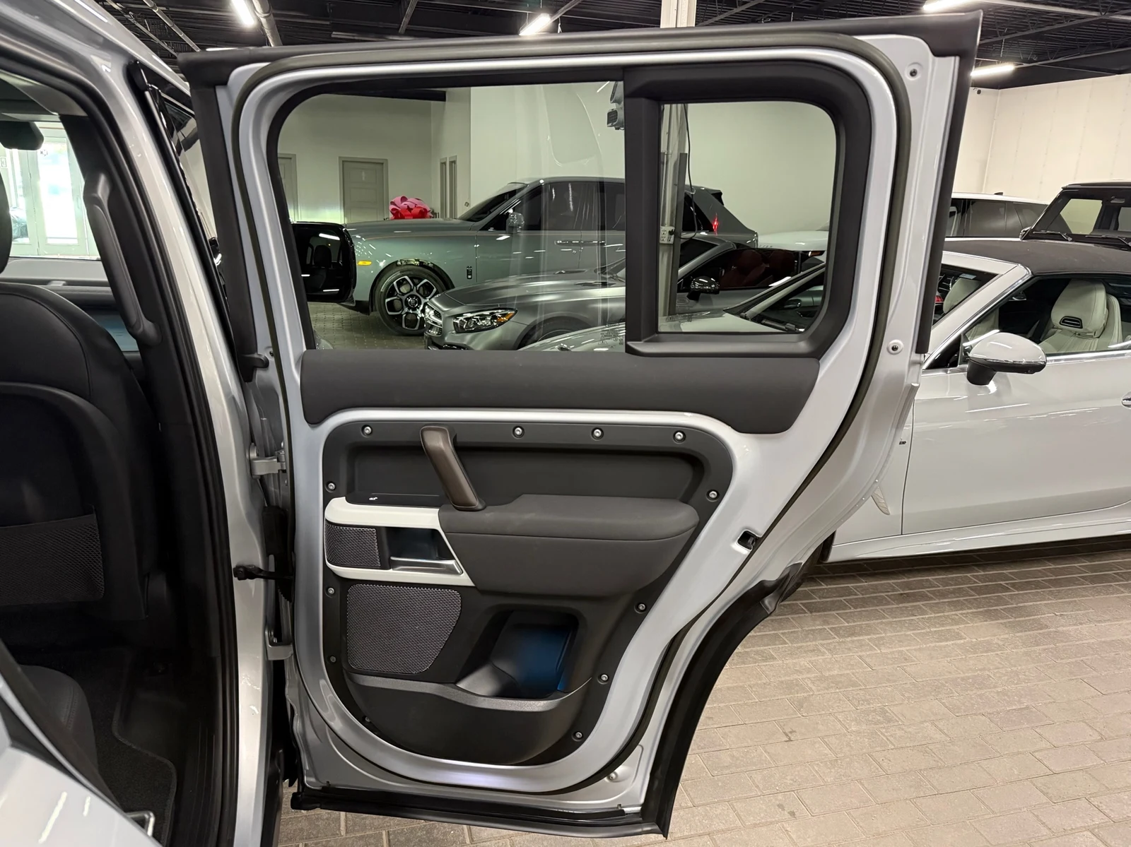 2023 Land Rover Defender 110 SE (L663), 26/30