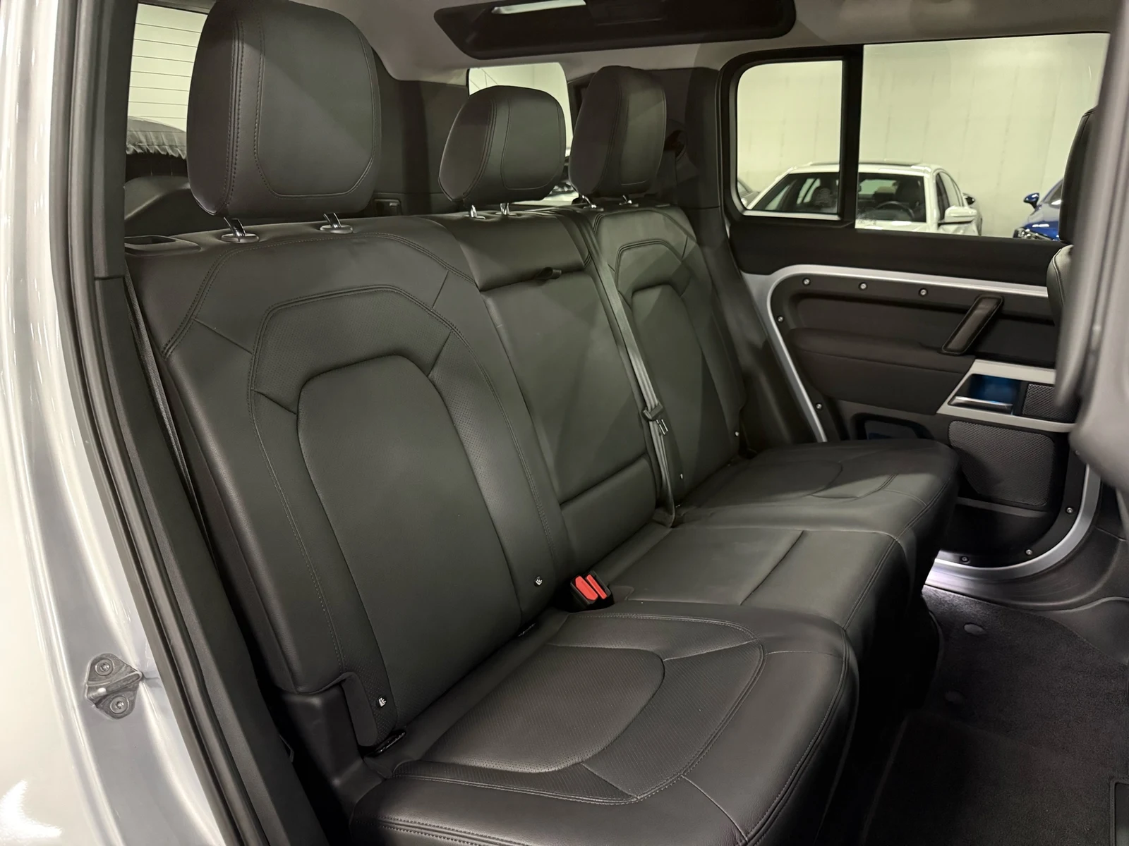2023 Land Rover Defender 110 SE (L663), 27/30
