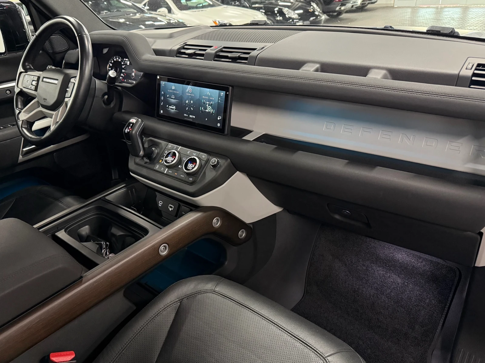 2023 Land Rover Defender 110 SE (L663), 29/30