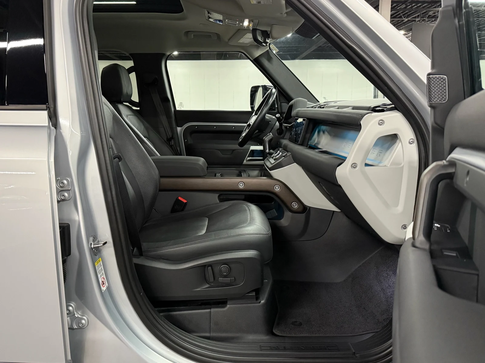 2023 Land Rover Defender 110 SE (L663), 30/30