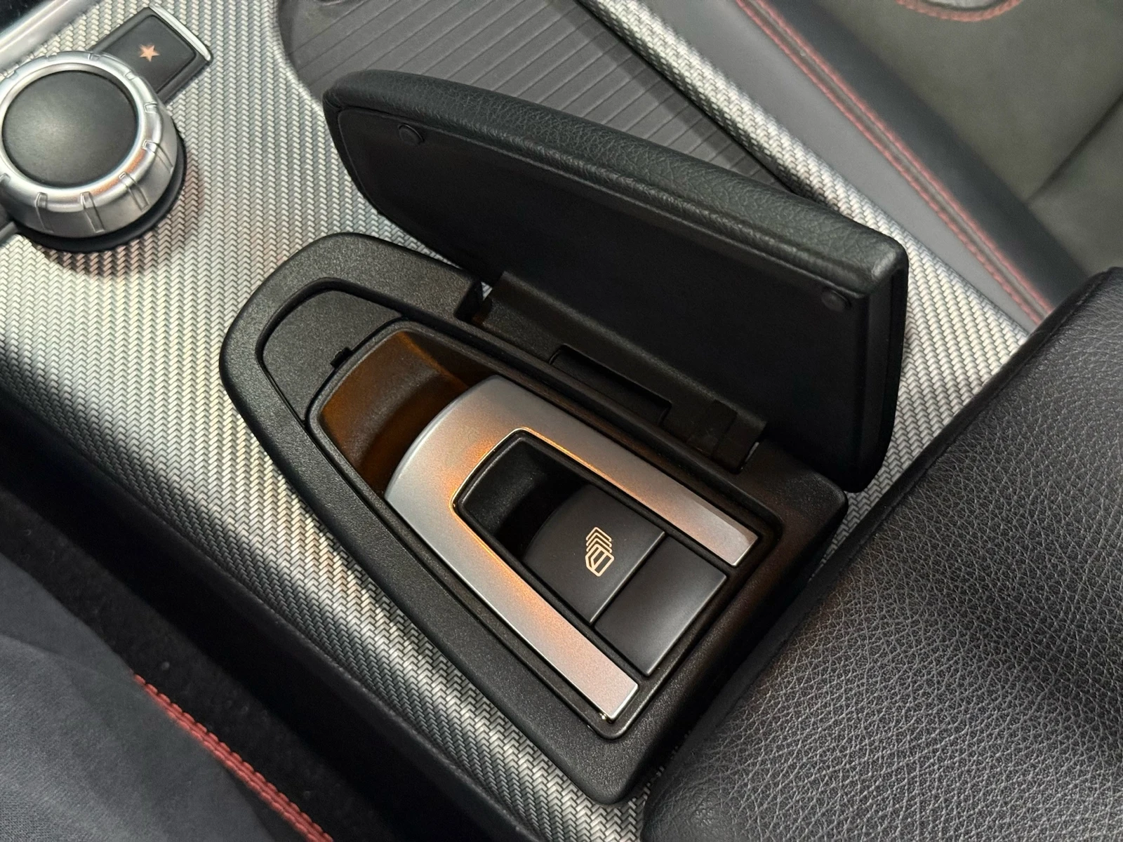 2018 Mercedes-AMG SLC 43, 29/30