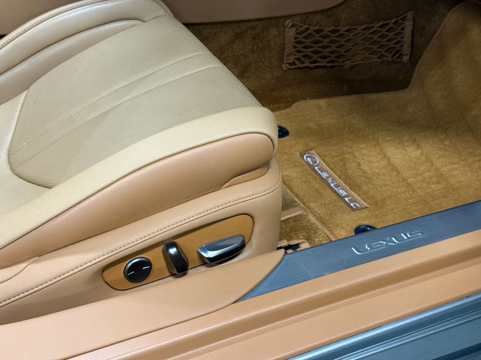 2021 Lexus LC 500 Convertible, 29/30