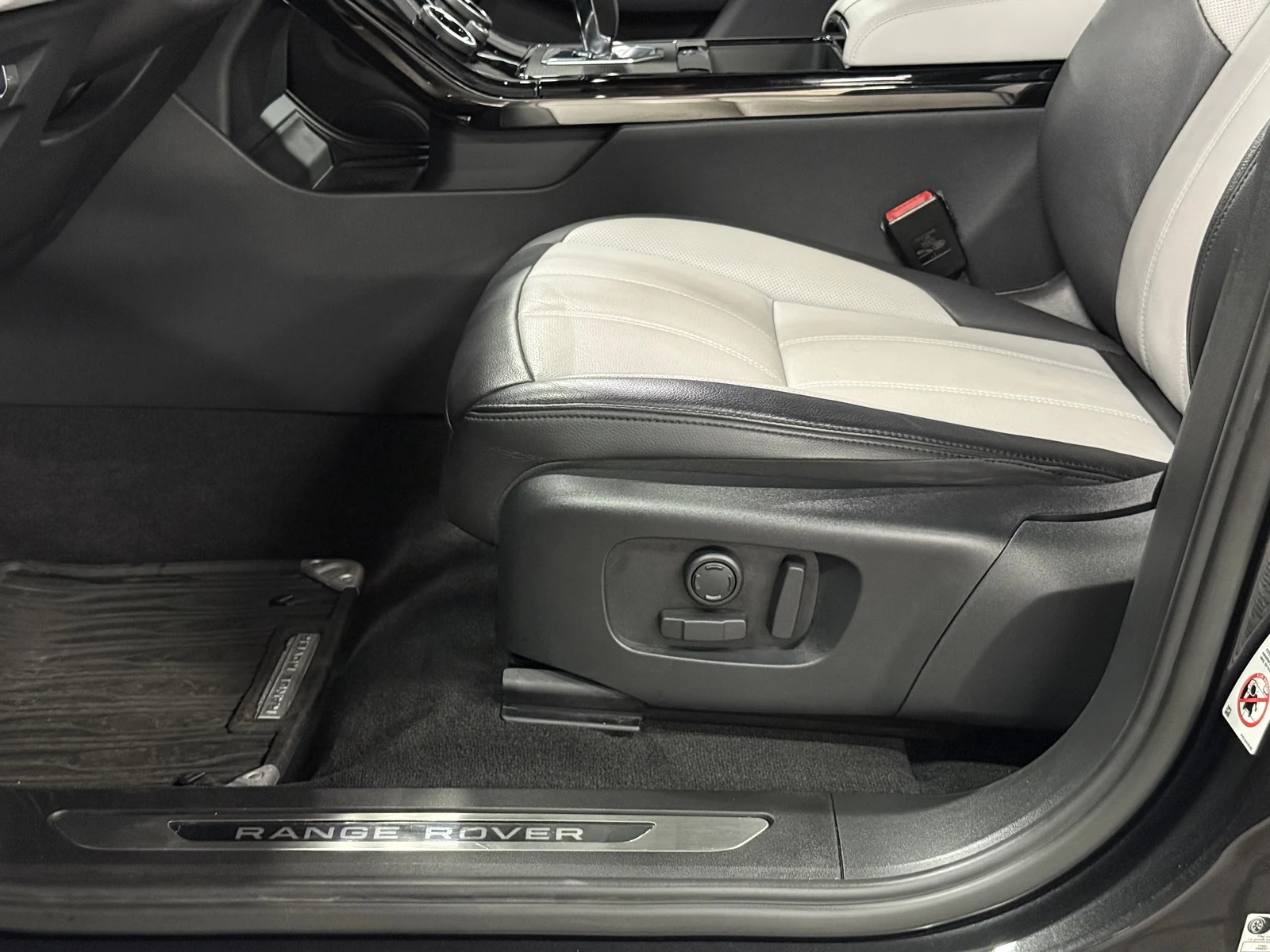 2023 Land Rover Range Rover Evoque P300 MHEV (L551), 12/30